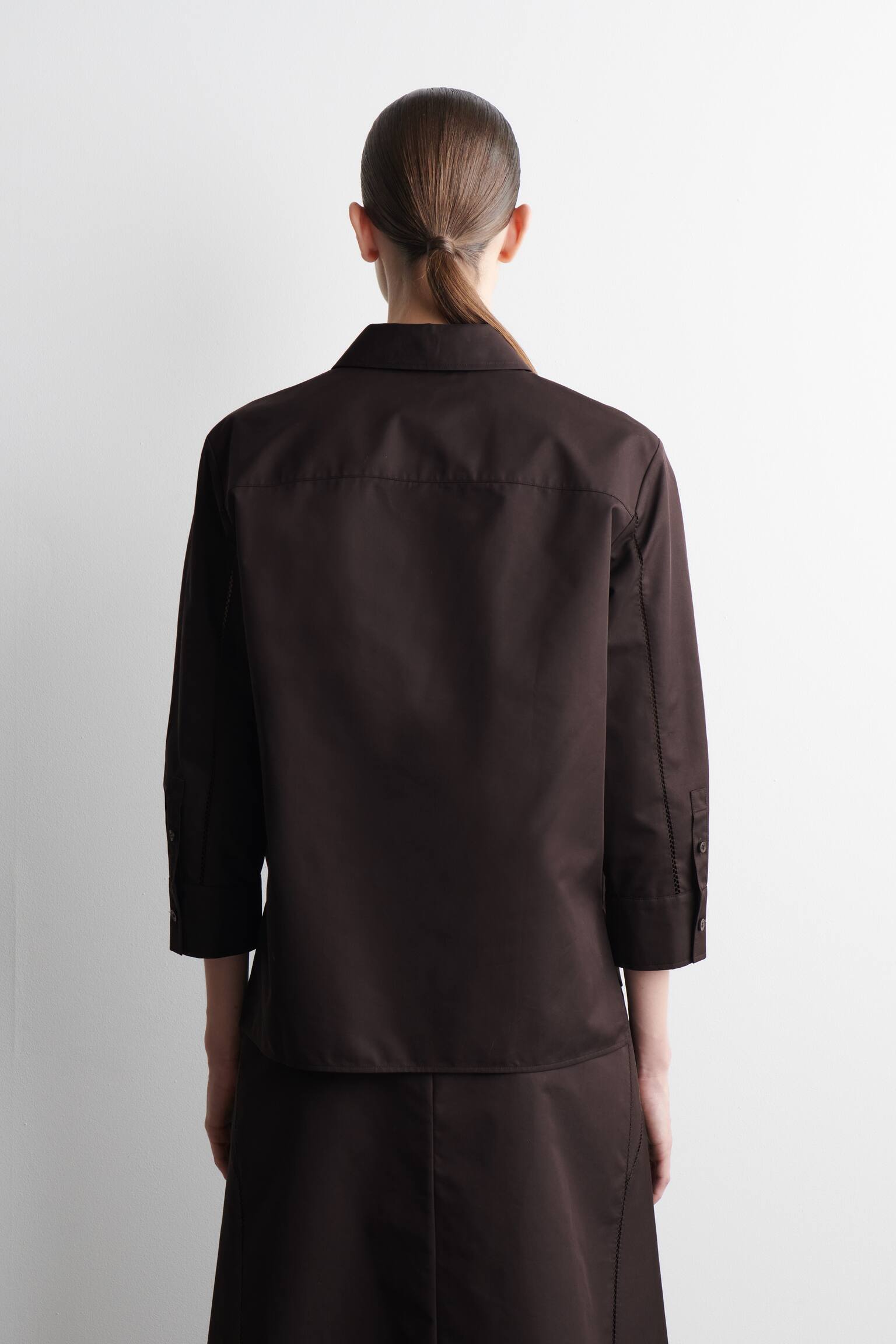 KOSZULA Z AŻUROWYM HAFTEM ZAWIERAJĄCA BAWEŁNĘ - CIEMNOBRĄZOWY - 7