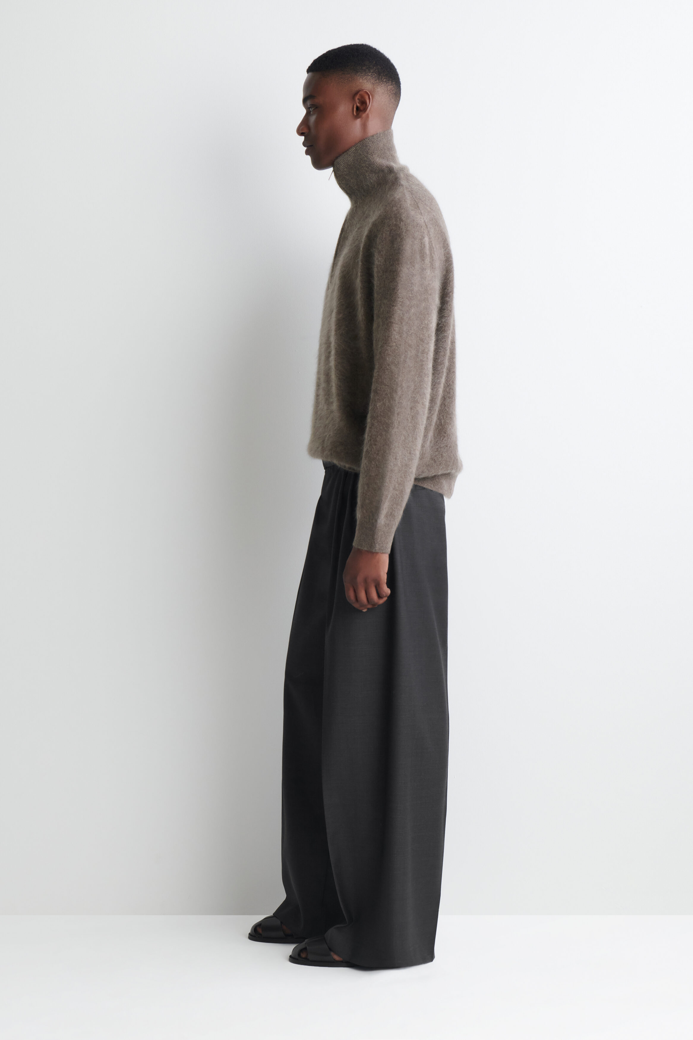 BRUSHED-CASHMERE ZIP-UP SWEATER - thumbnail 4