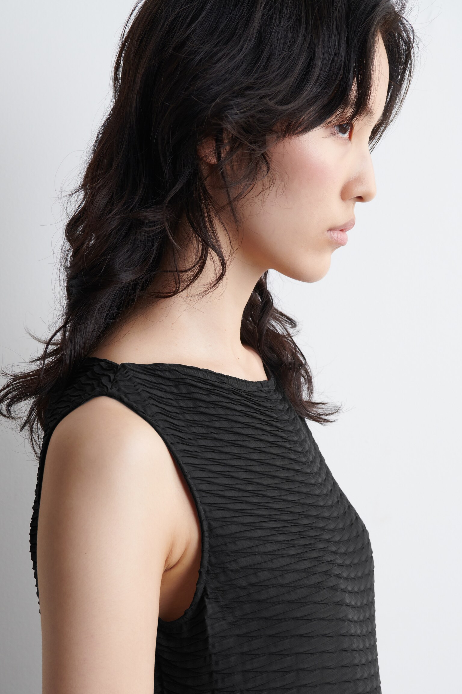 VESTIDO MIDI PLISADO VOLUMINOSO - NEGRO/ANTRACITA - 4