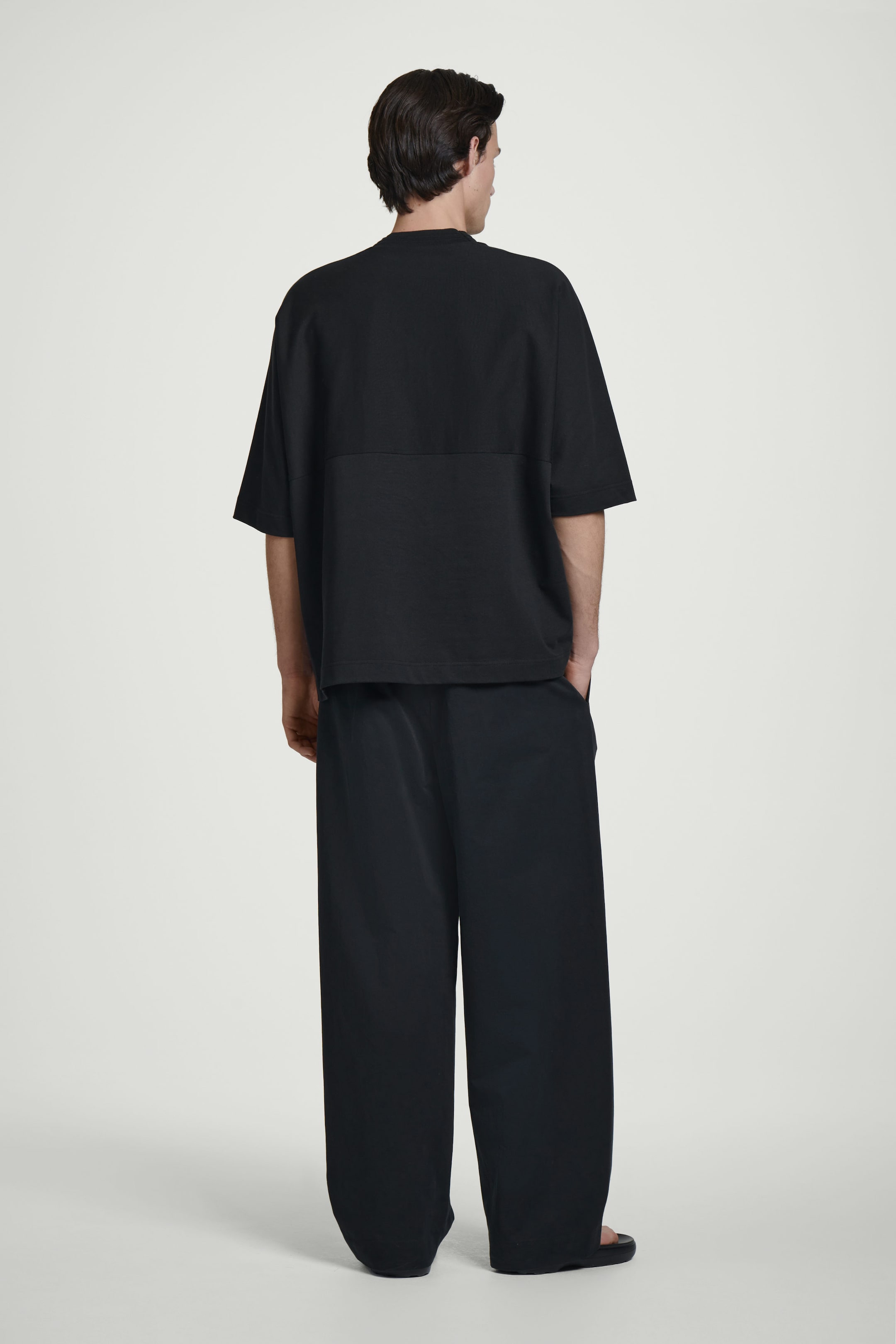 OVERSIZED HEAVYWEIGHT MOCK-NECK T-SHIRT