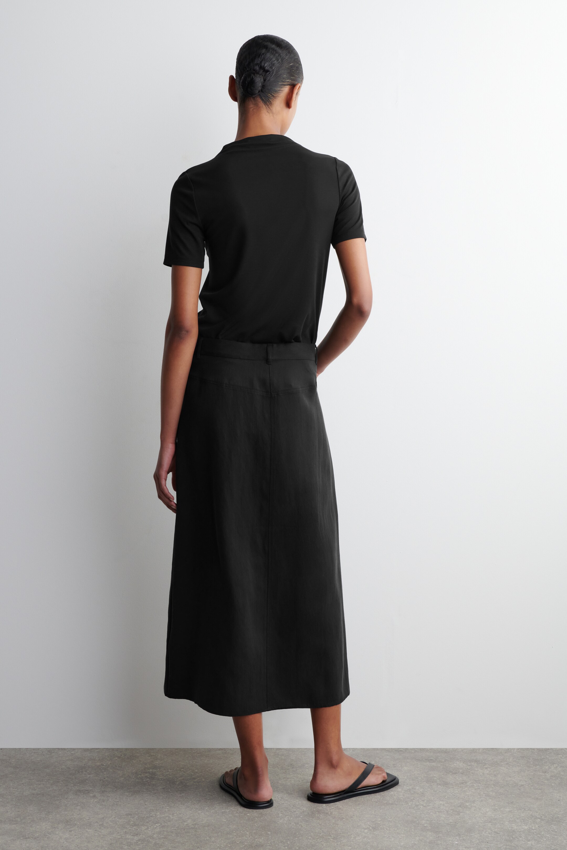 Ver imagen más grande: FALDA MIDI FLUIDA ASIMÉTRICA - NEGRO - MUJER | H&M ES 2