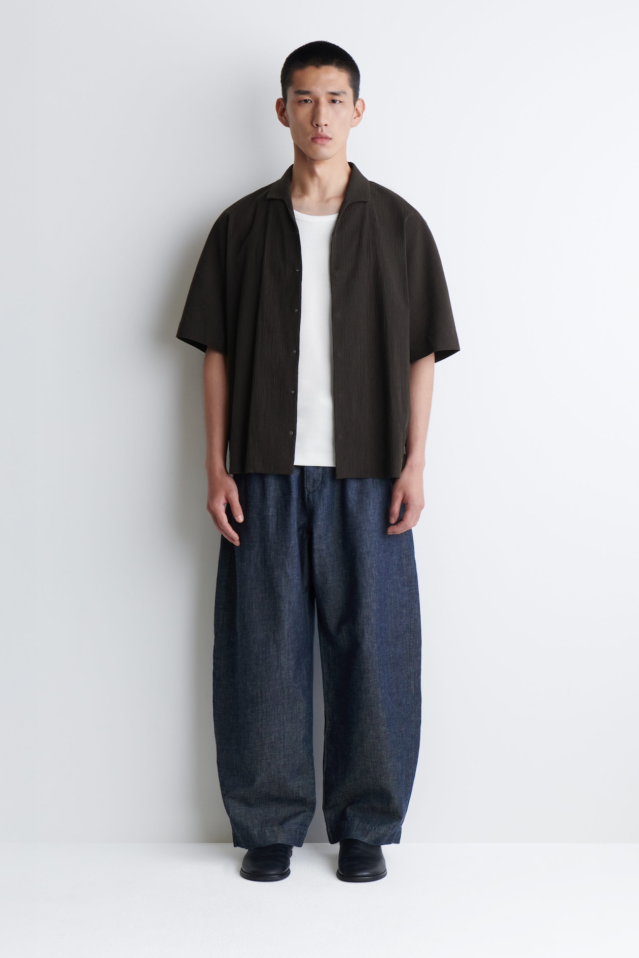 PANTALON COURT EN DENIM - GRIS-BLEU | COS