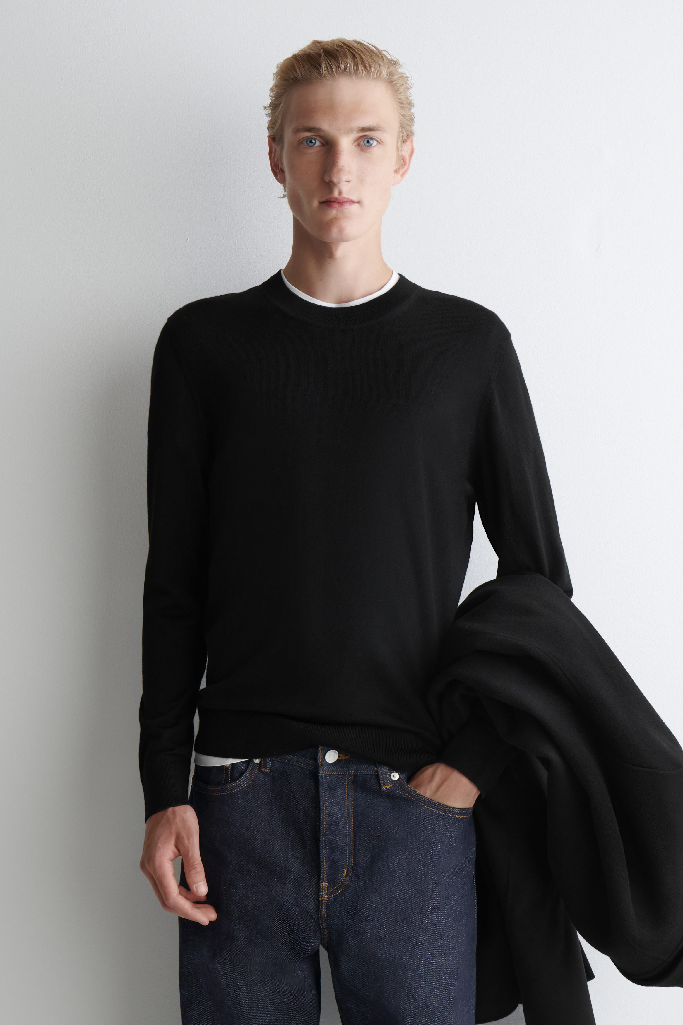 SLIM MERINO WOOL CREW-NECK SWEATER - BLACK | COS
