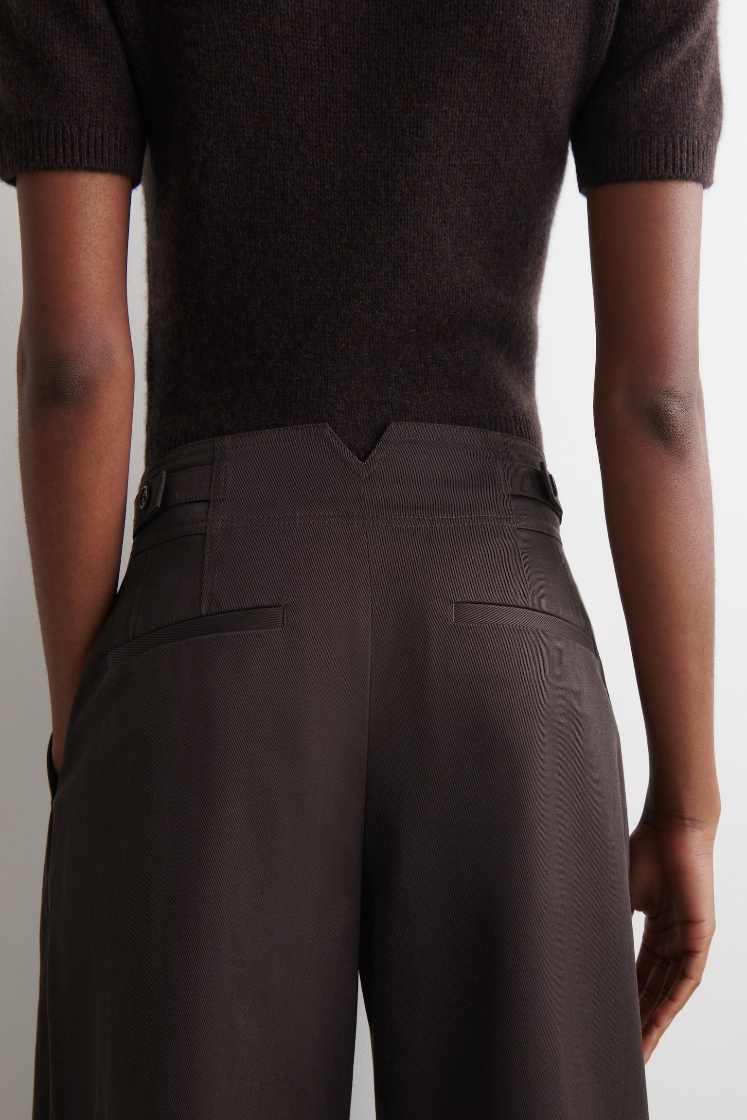 VERKÜRZTE BALLONHOSE AUS BAUMWOLLE - DUNKELBRAUN/HELLES BEIGE - 4