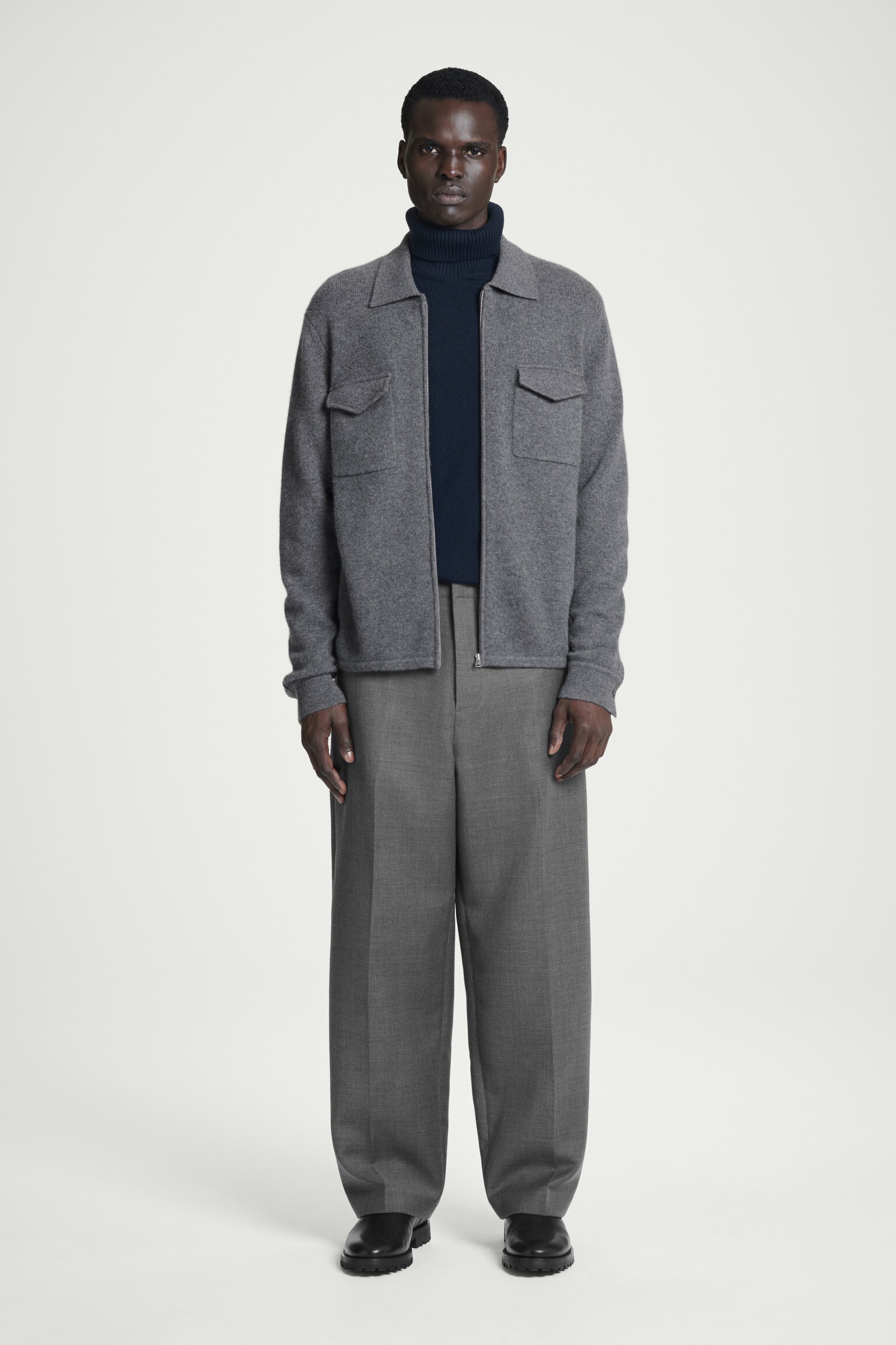 PULL À COL ROULÉ EN LAINE ET CACHEMIRE - BLEU MARINE - 7