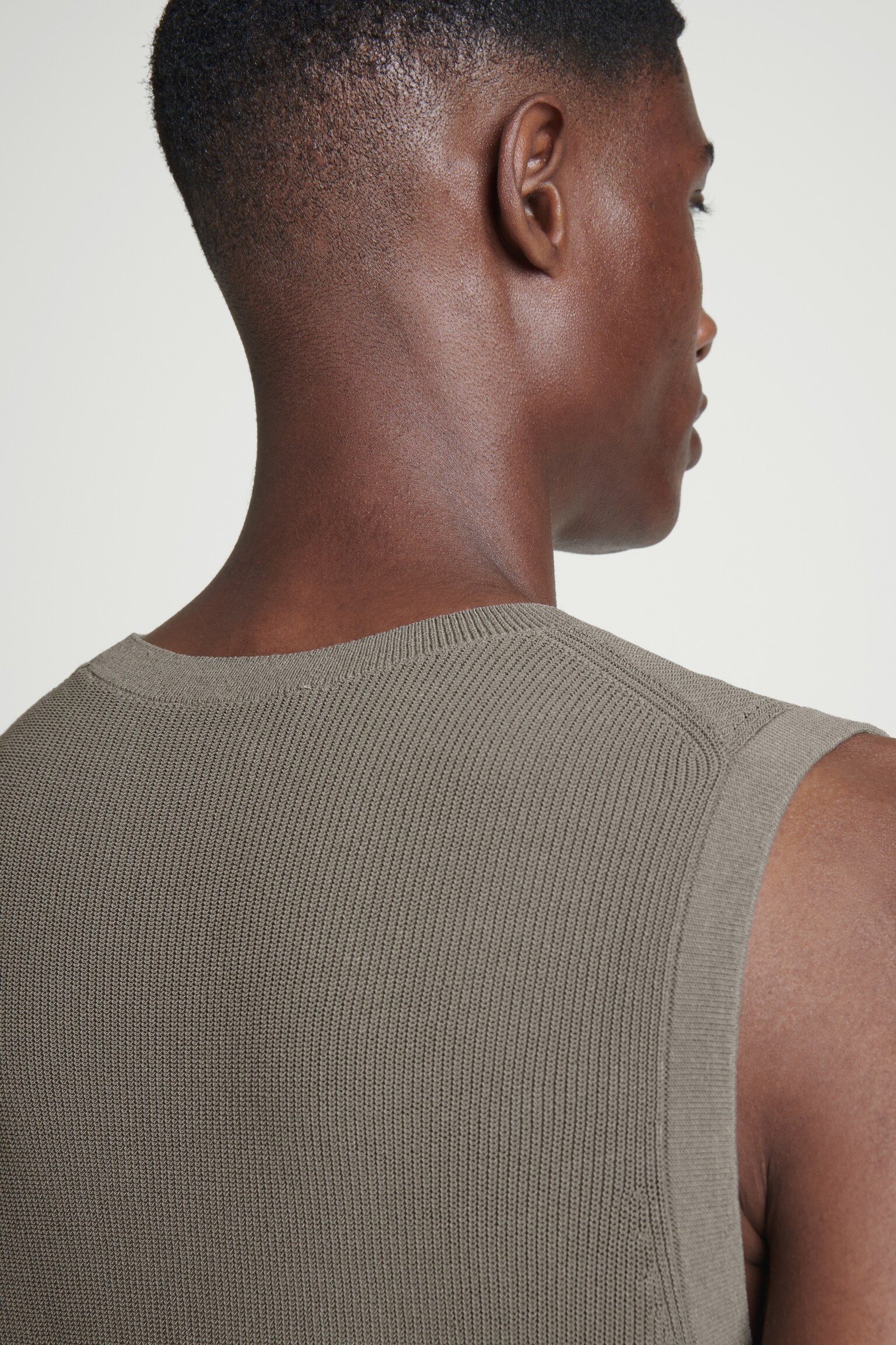 DÉBARDEUR FLUIDE EN MAILLE - TAUPE - 5