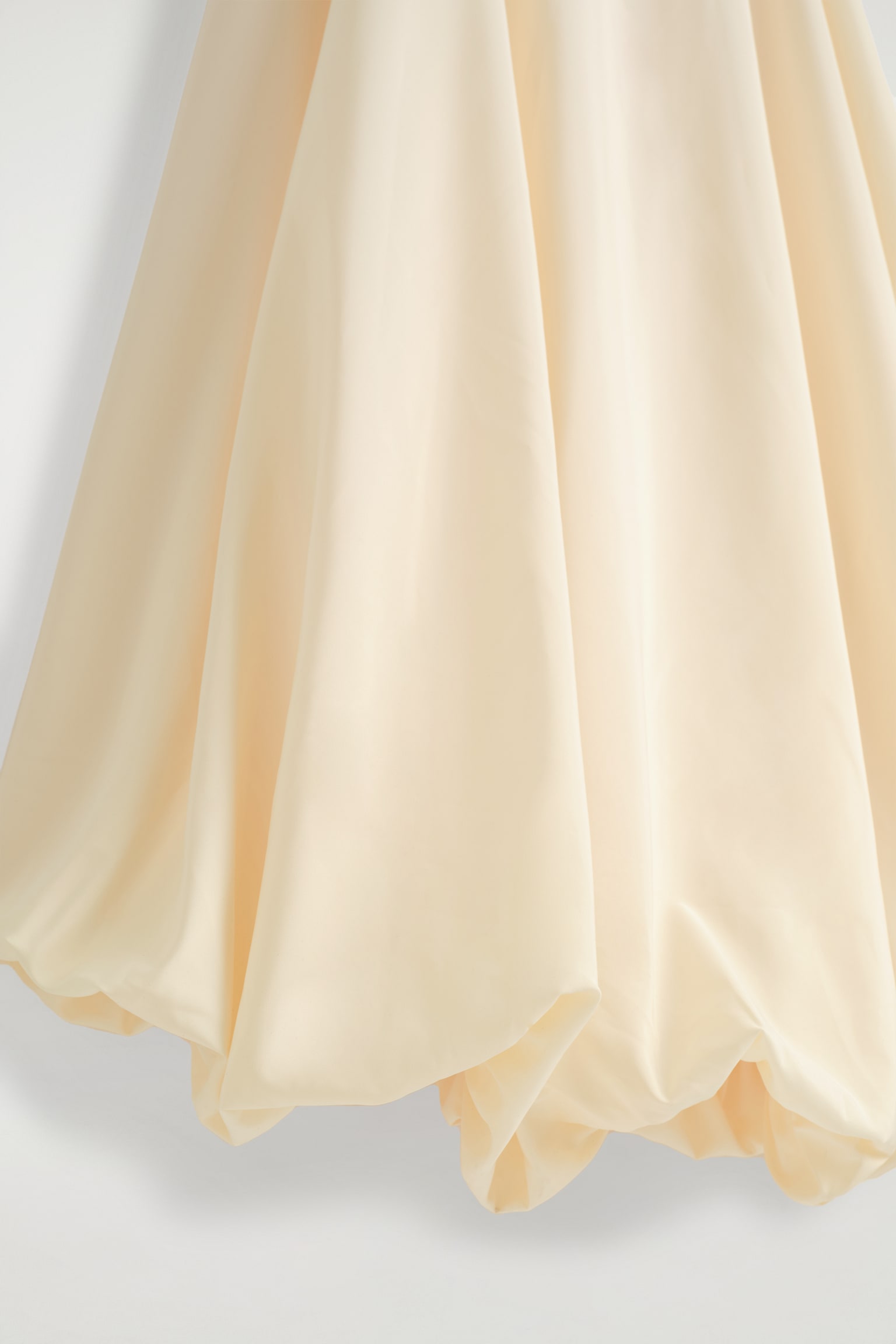 VESTIDO MIDI ESTILO GLOBO - MARFIL/NEGRO - 7