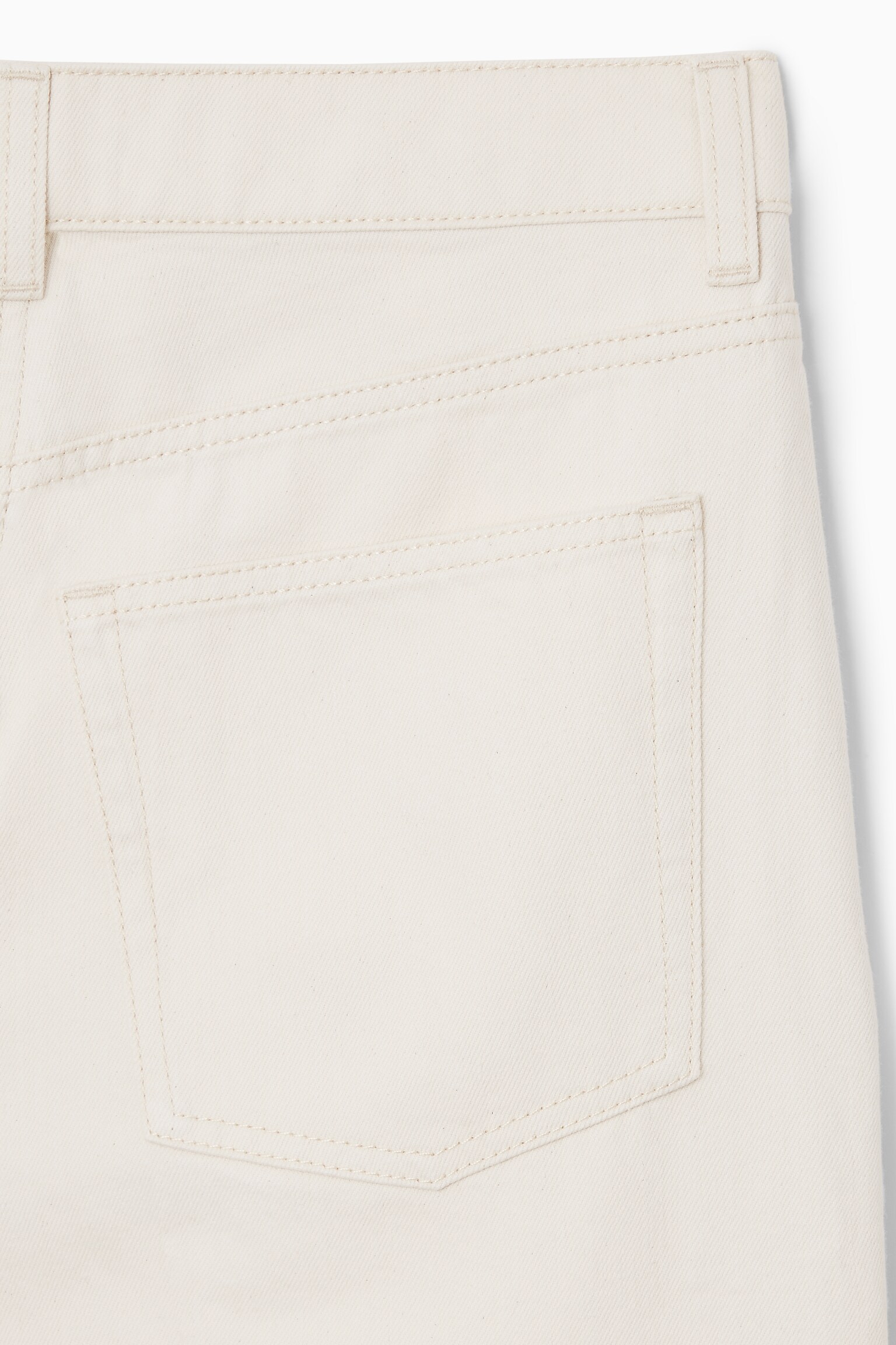 HOSE AUS DENIM MIT BARREL-BEIN UND FALTEN - CREME - 2