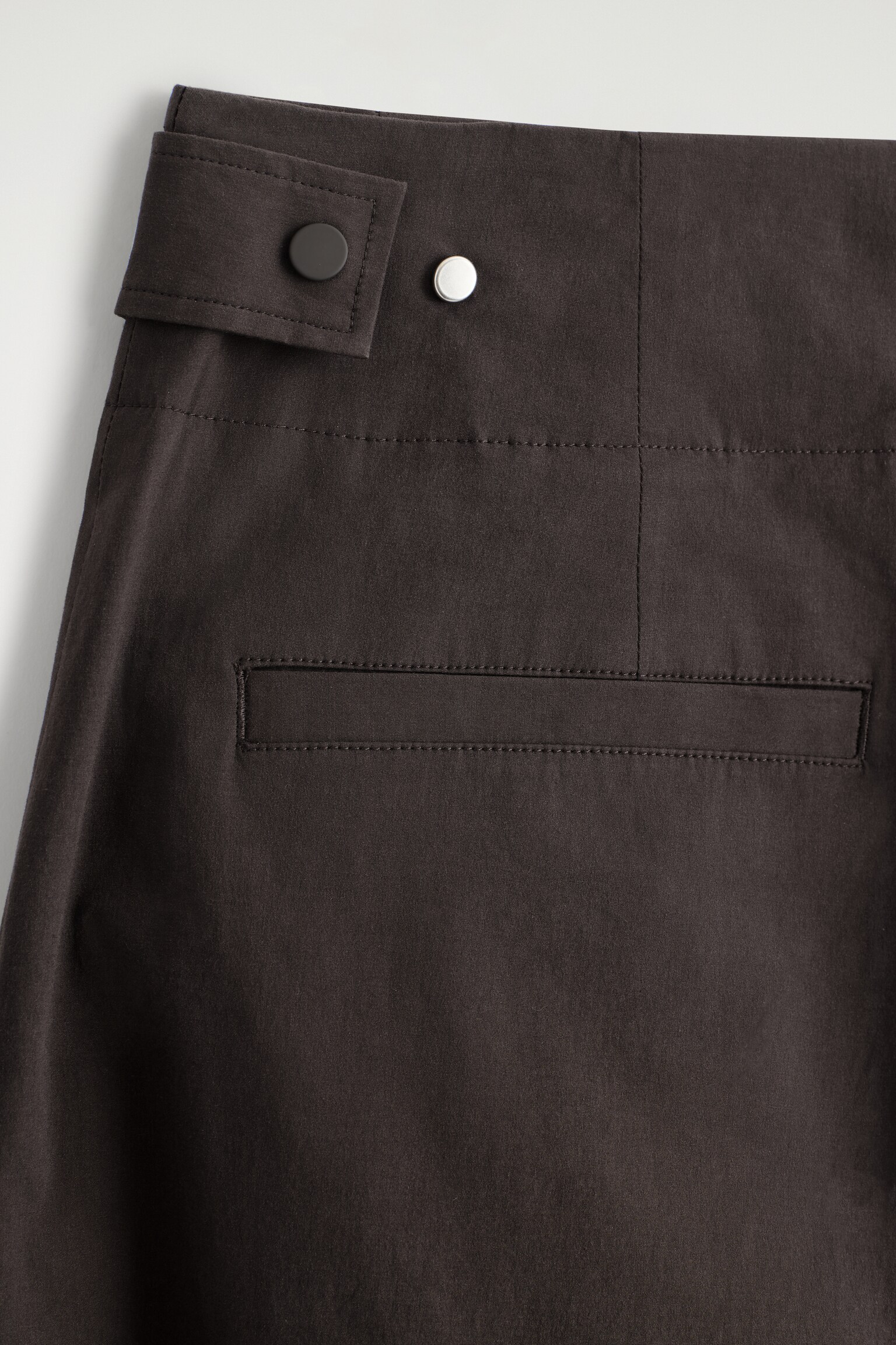 HOSE AUS BAUMWOLLE MIT BARREL-BEIN - BRAUN/BRAUN - 6