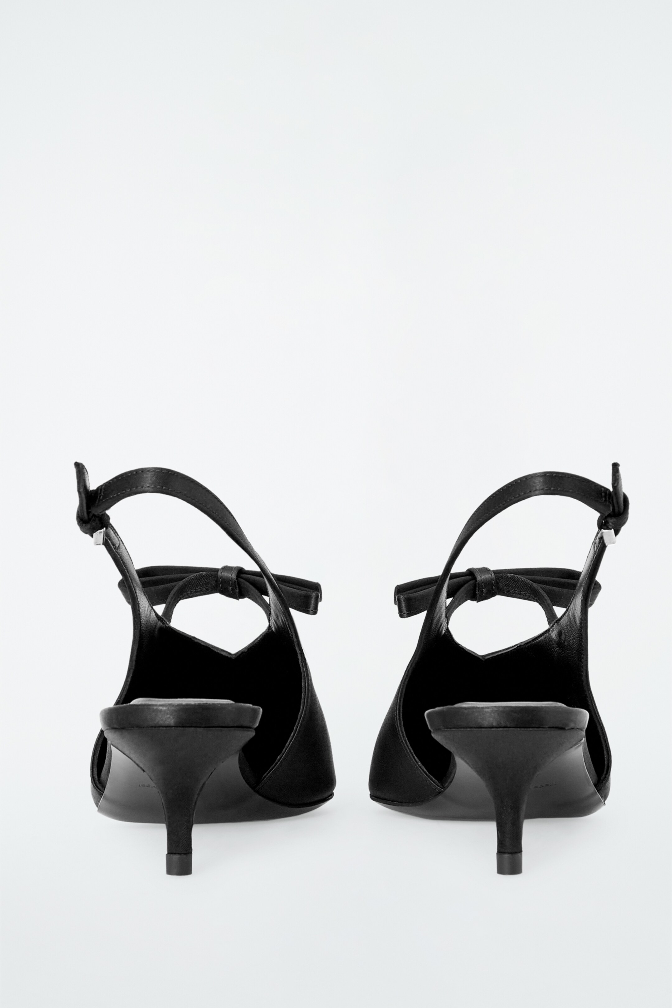 Ingrandisci l'immagine: BOW-DETAIL POINTED SATIN SLINGBACK PUMPS - BLACK - DONNA | H&M CH 2