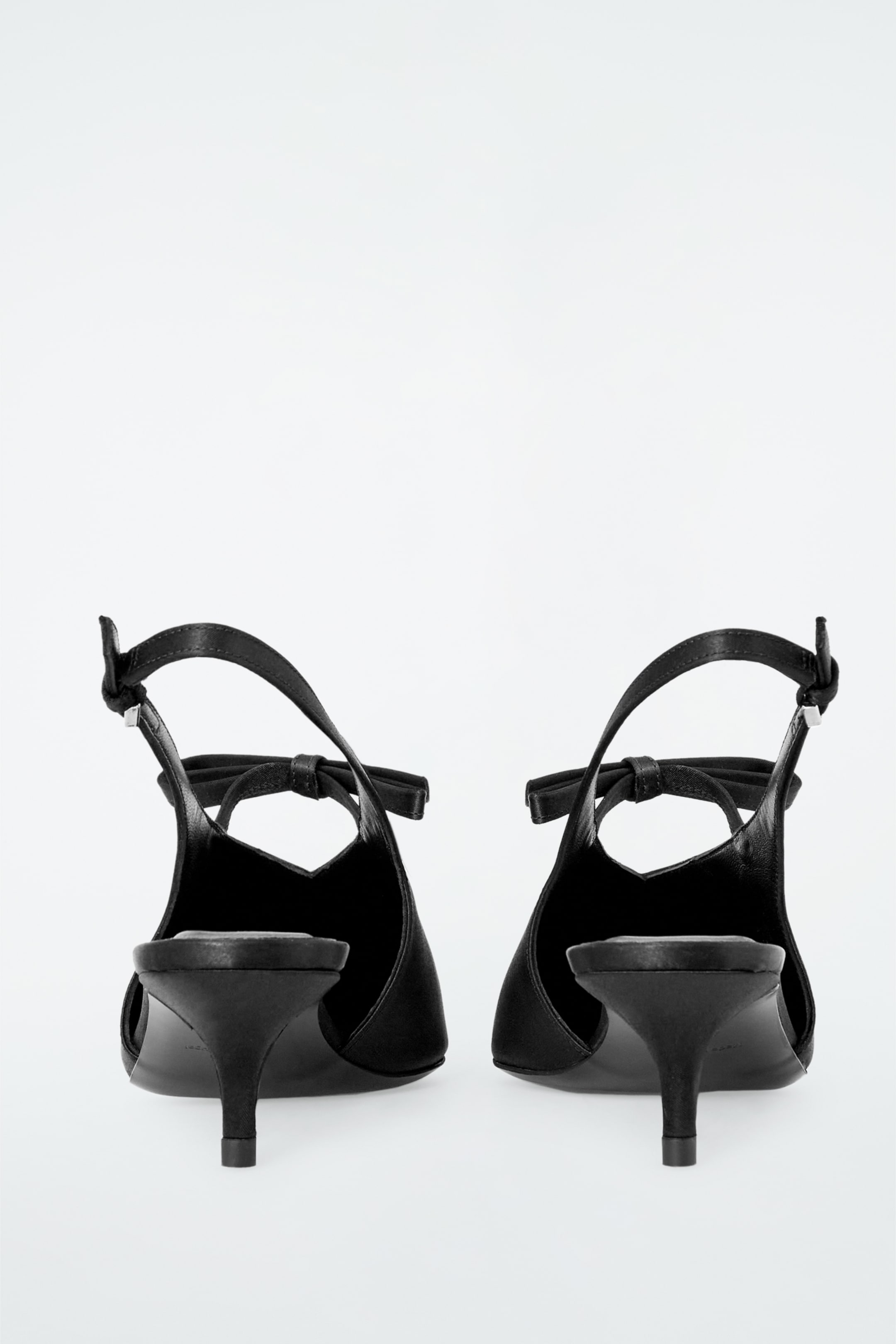 Grösseres Bild ansehen: SPITZE SATIN-SLINGBACK-PUMPS MIT SCHLEIFENDETAIL - SCHWARZ - DAMEN | H&M CH 2