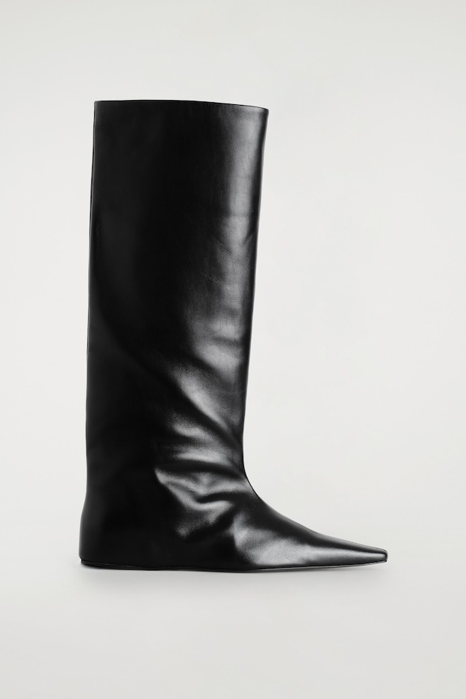 POINTED LEATHER WEDGE KNEE BOOTS — CARBON