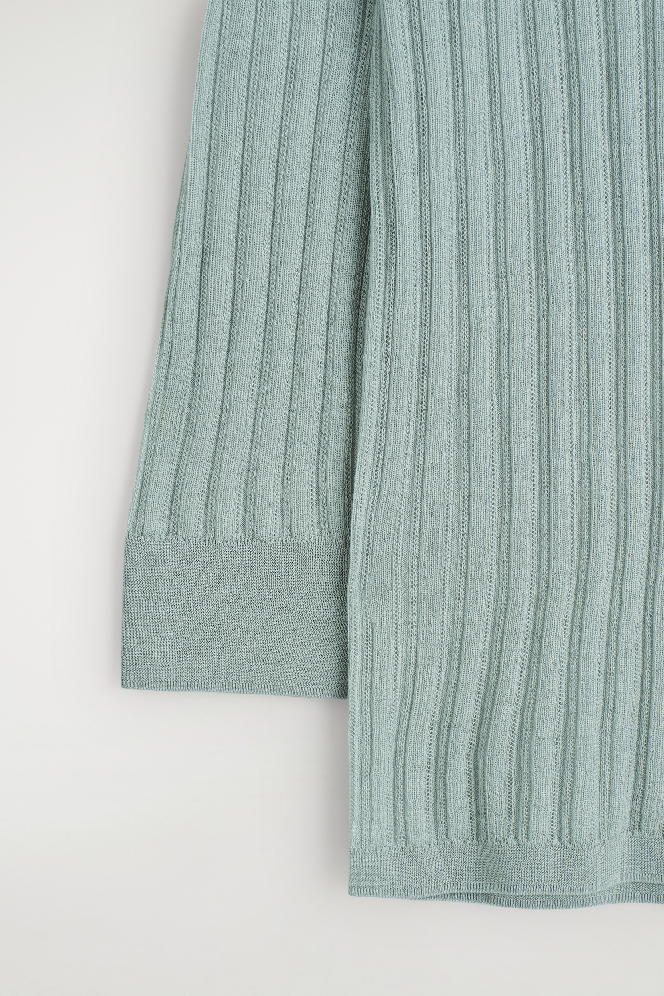 Visa större bild: SKIR RIBBSTICKAD TOPP - FLERA FÄRGER - DAM | H&M SE 7