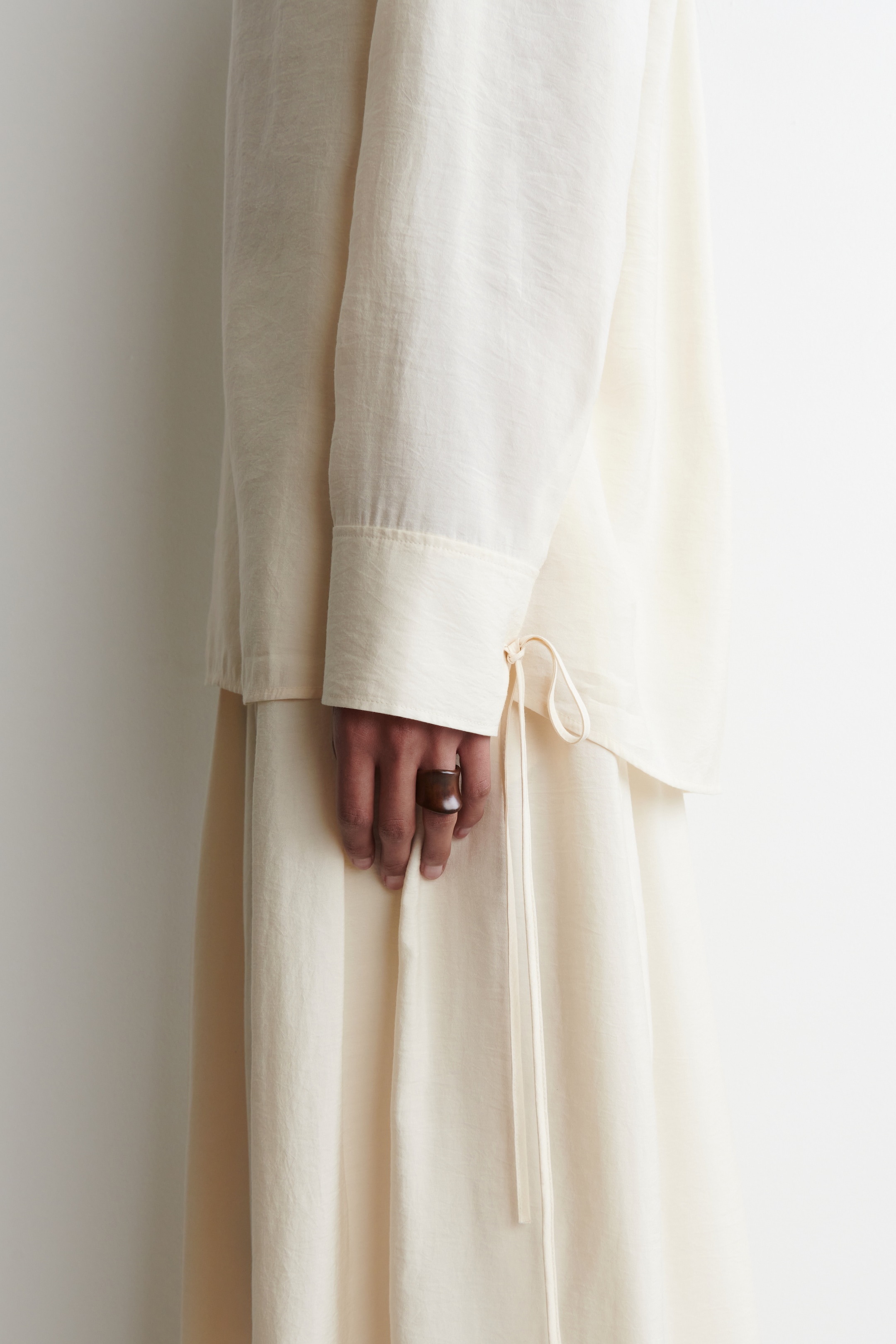 Nagyobb kép megtekintése: ÍVES FA GYŰRŰ - WALNUT - NŐI | H&M HU 1