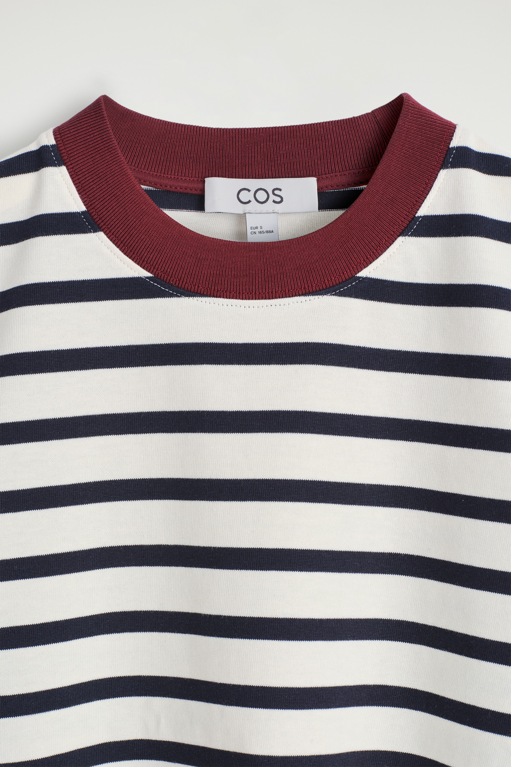 Ingrandisci l'immagine: CLEAN CUT REGULAR T-SHIRT - WHITE / BLACK / STRIPED - DONNA | H&M CH 6