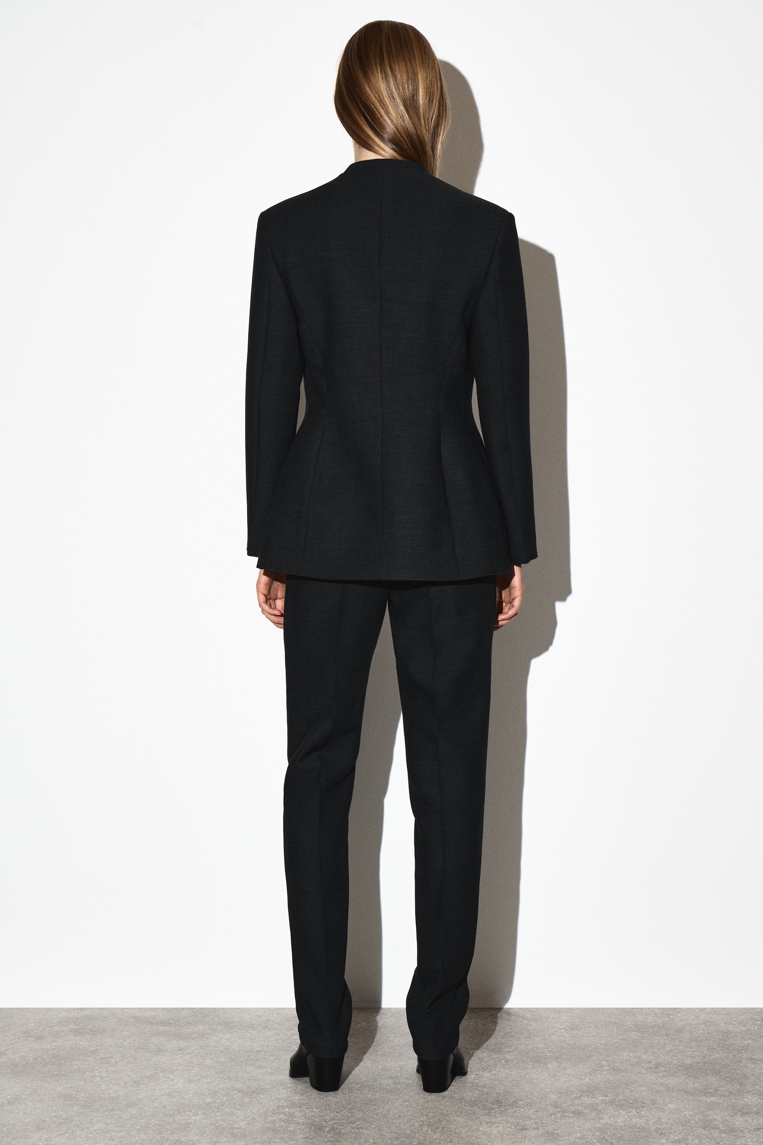 BLAZER SIN CUELLO CON CINTURA AJUSTADA - GRIS MARENGO - 3