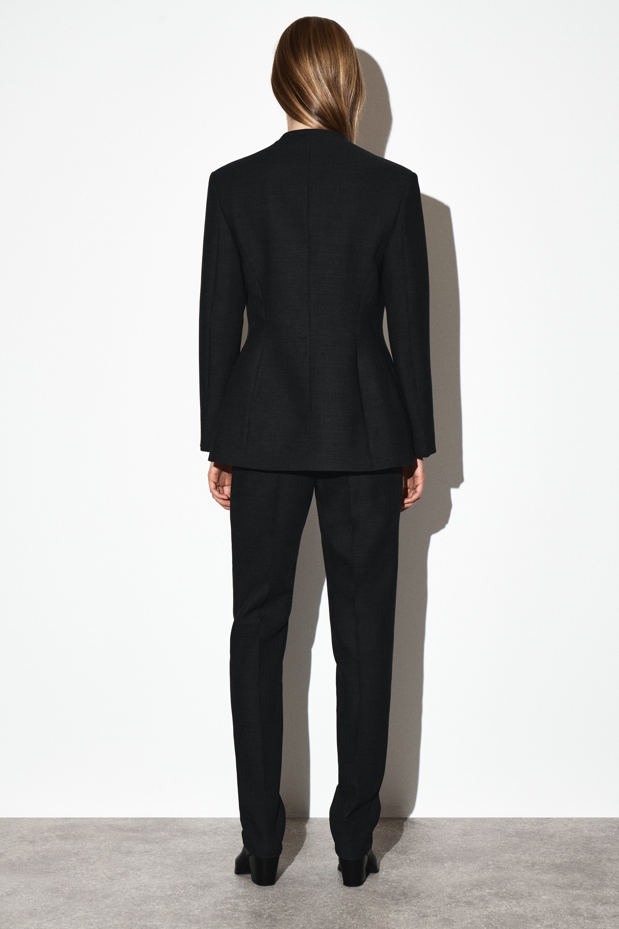 WAISTED COLLARLESS BLAZER