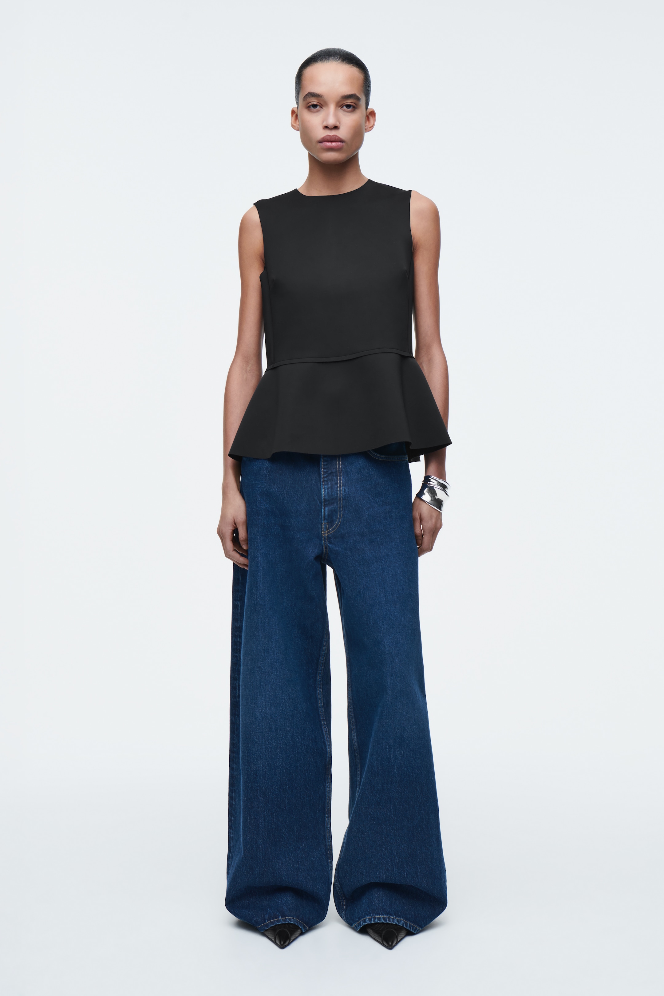 Zobrazit větší obrázek: Top s peplum z scuba materiálu - ČERNÁ - ŽENY | H&M CZ 2