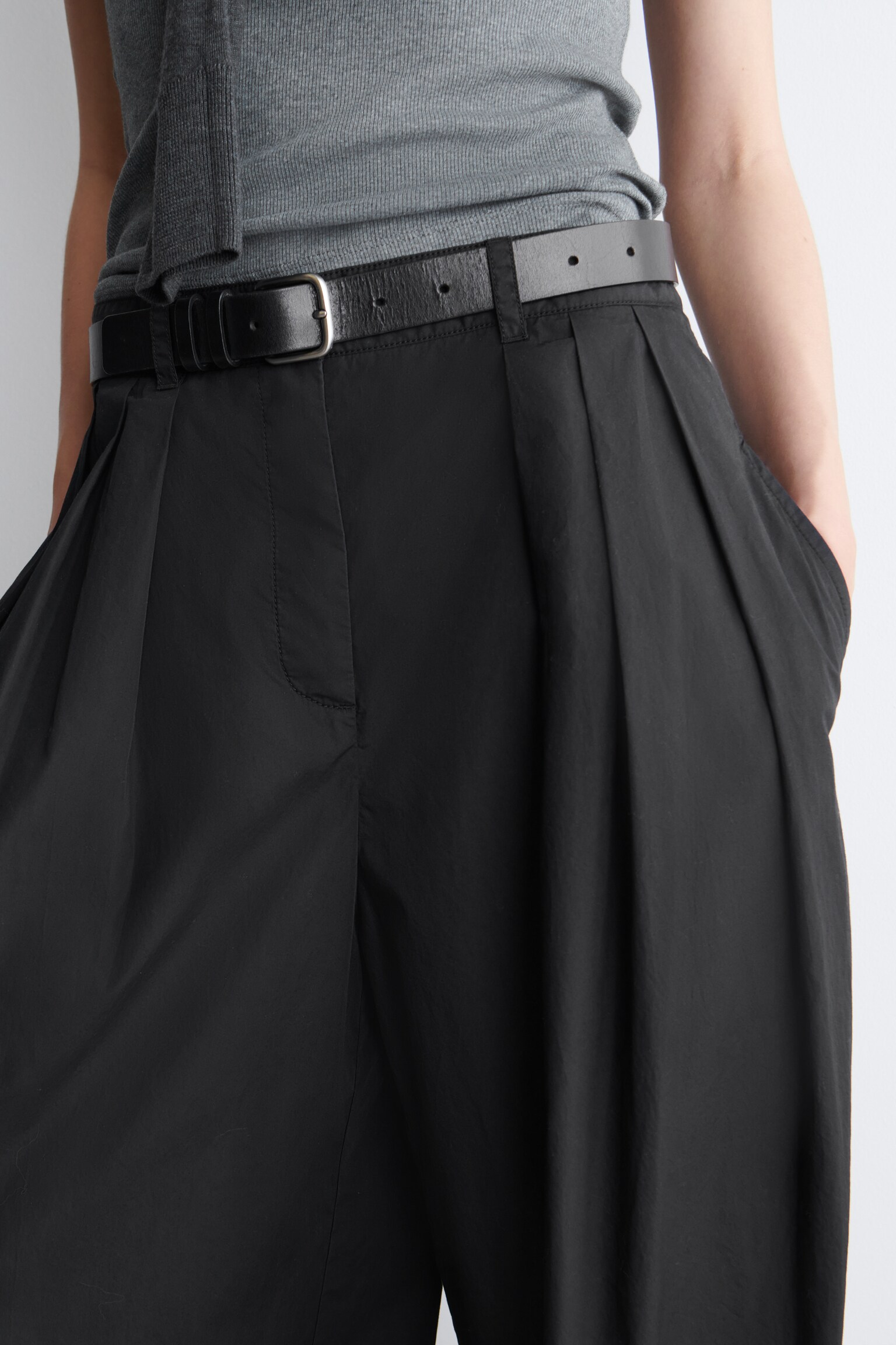 PANTALON LARGE À PLIS EN COTON - NOIR - 4