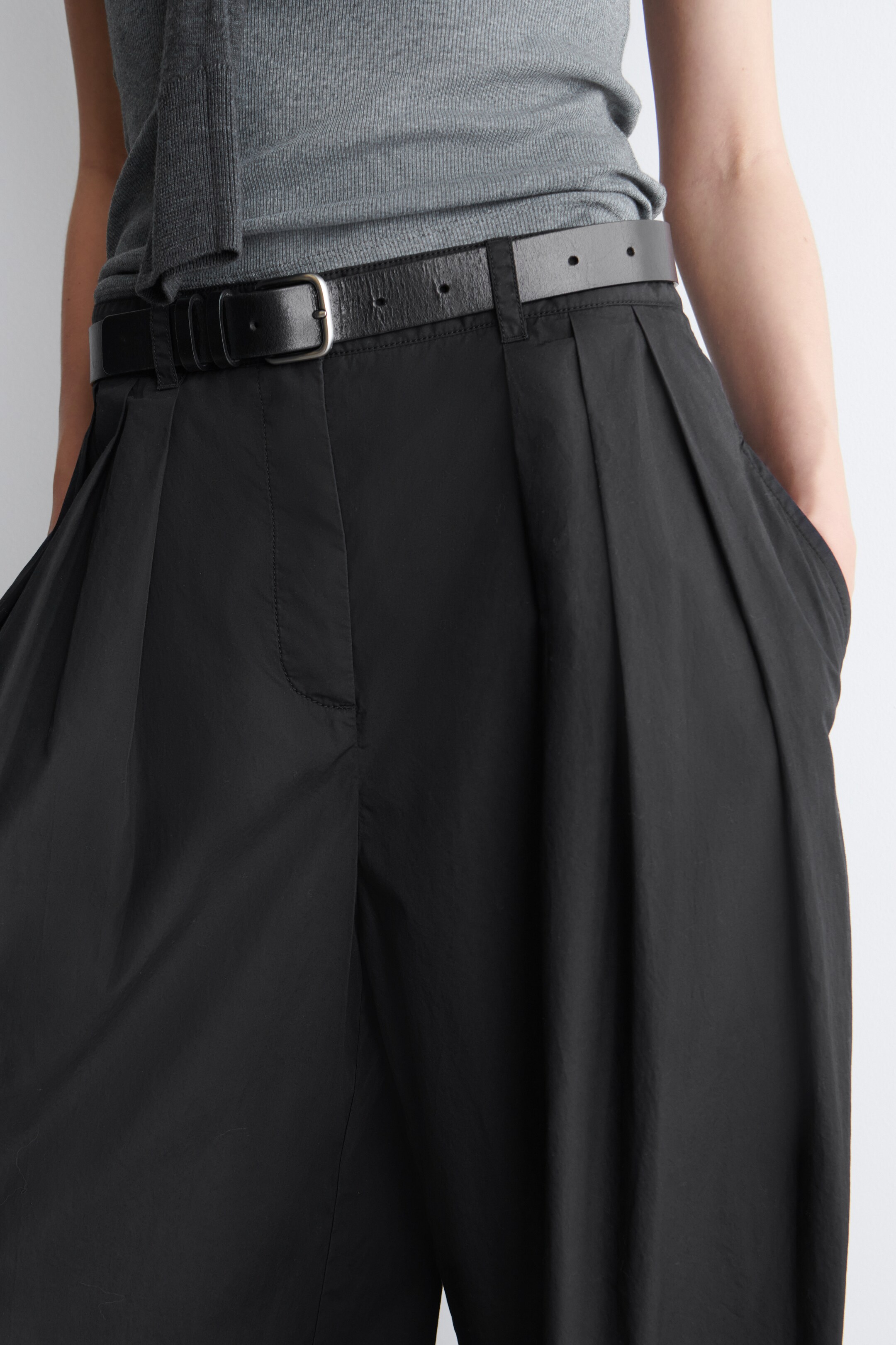 Agrandir l'image: PANTALON LARGE À PLIS EN COTON - NOIR - FEMME | H&M CH 2