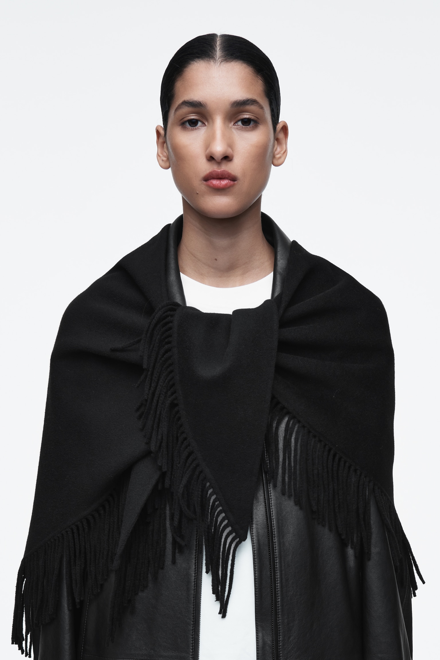FRINGED MERINO WOOL TRIANGLE SCARF - BLACK - 3
