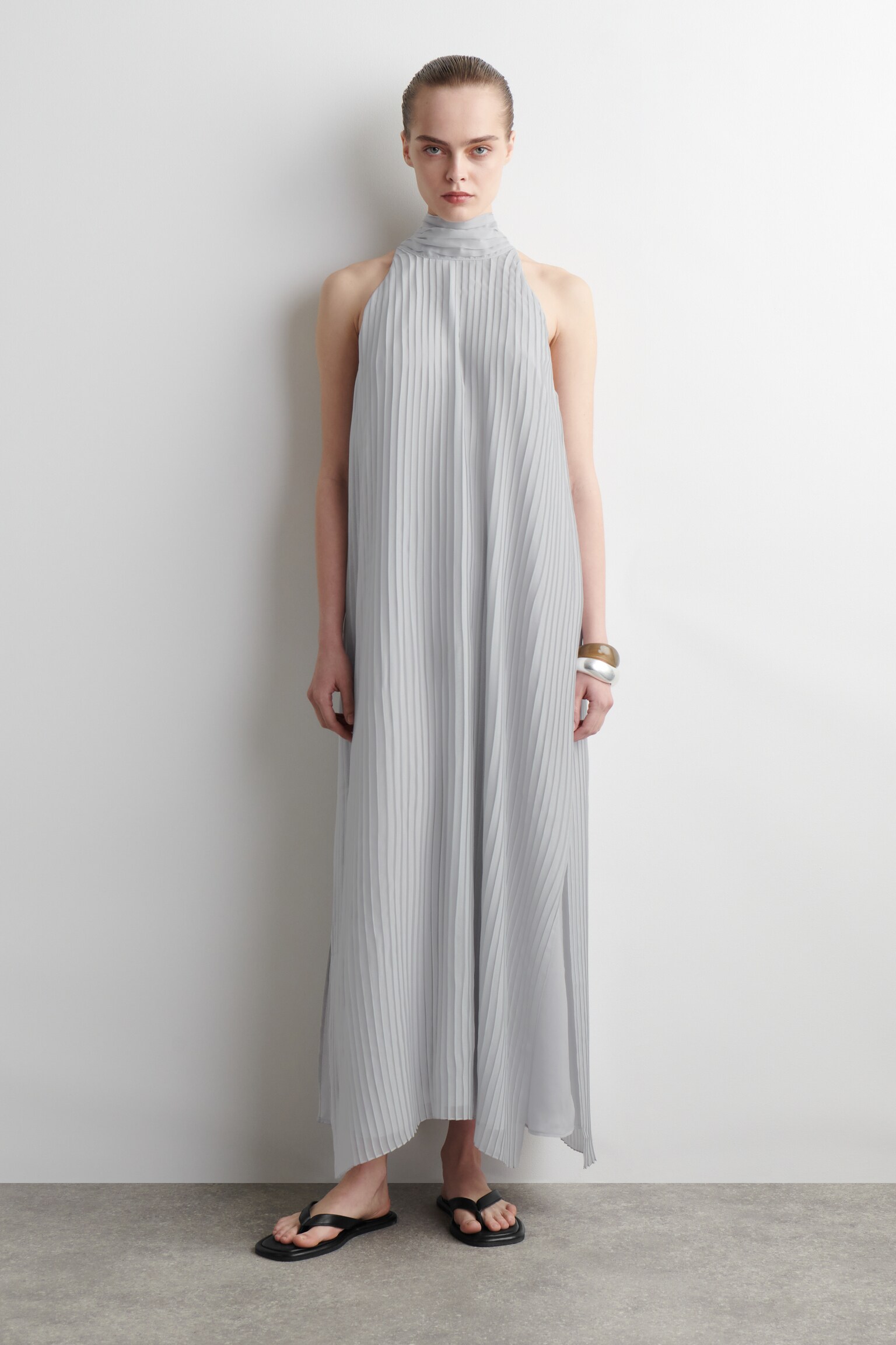 ROBE LONGUE PLISSÉE À ENCOLURE LICOU - BLEU CIEL