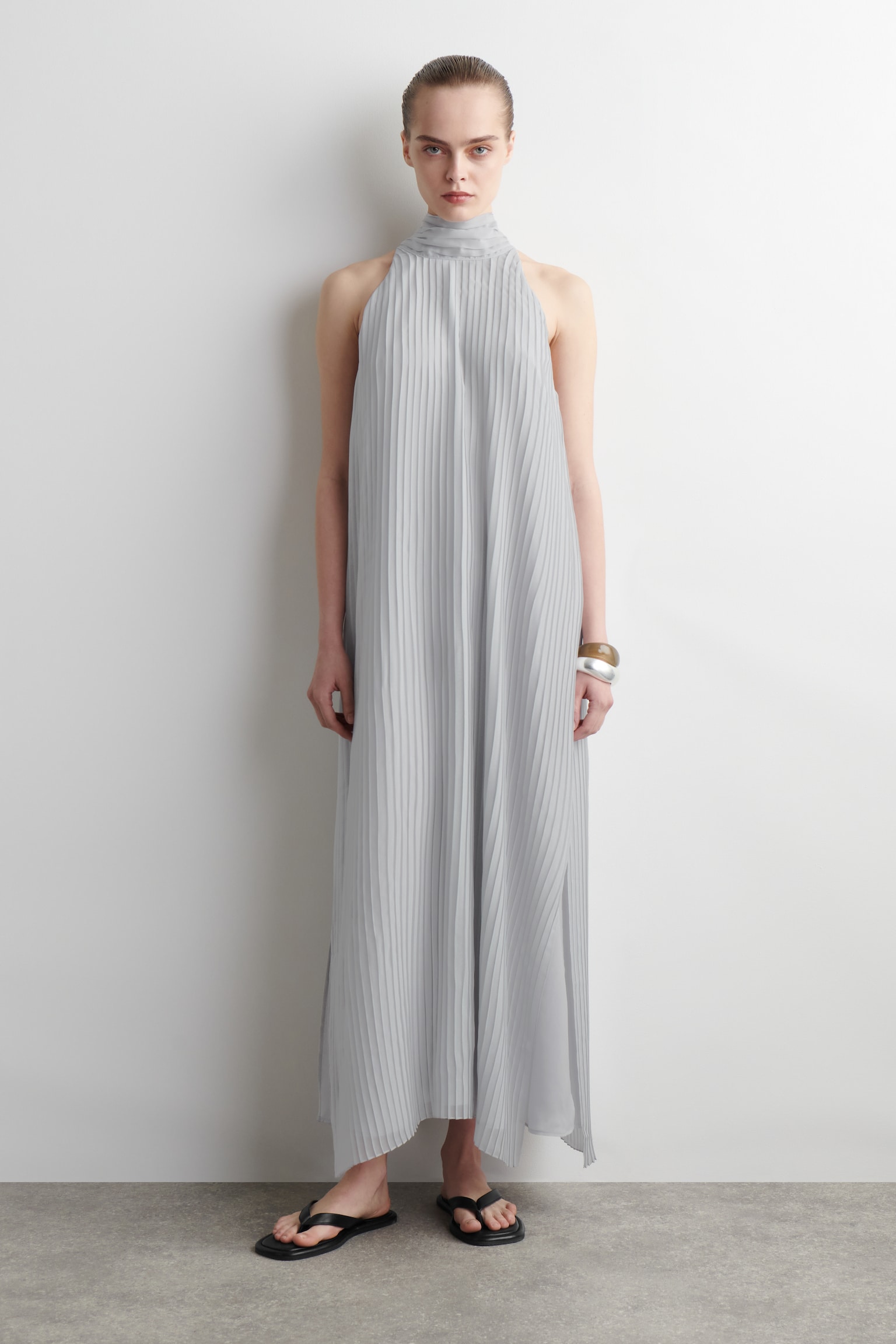 PLEATED HALTERNECK MAXI DRESS - LIGHT BLUE