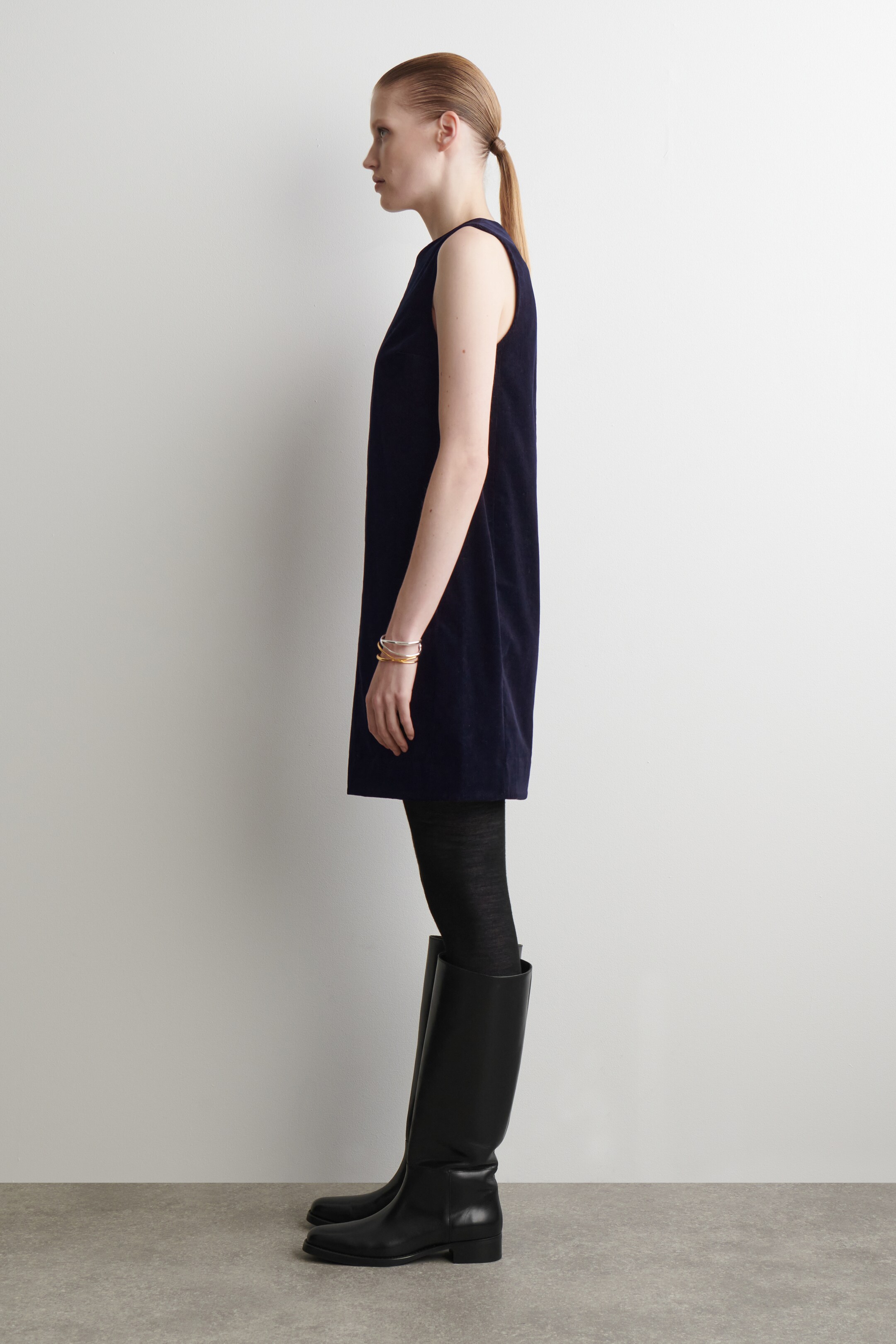 הצגת תמונה גדולה יותר: שמלת מיני קורדורוי - כחול כהה - Ladies | H&M IL 2