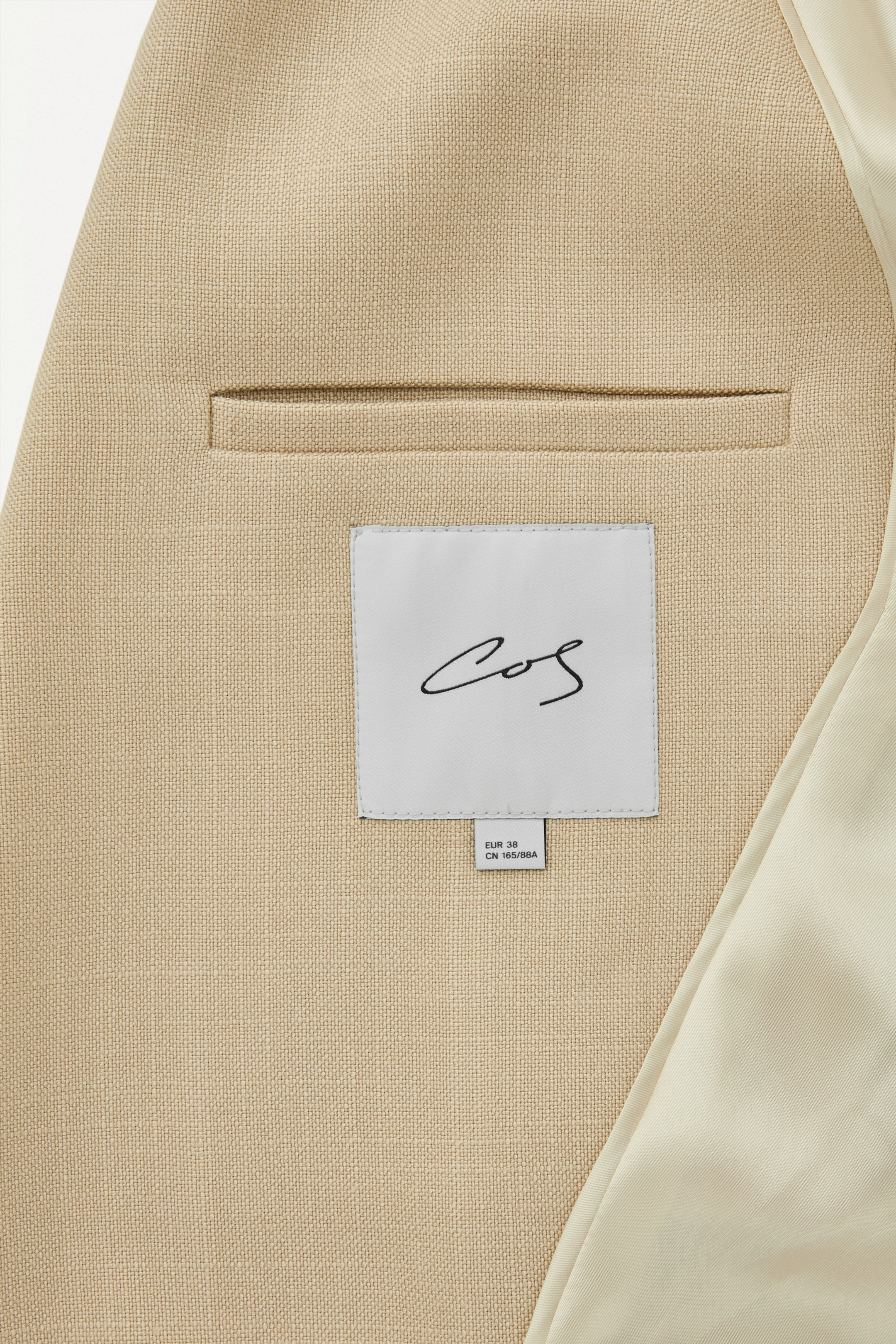 THE PEAK-LAPEL BLAZER
