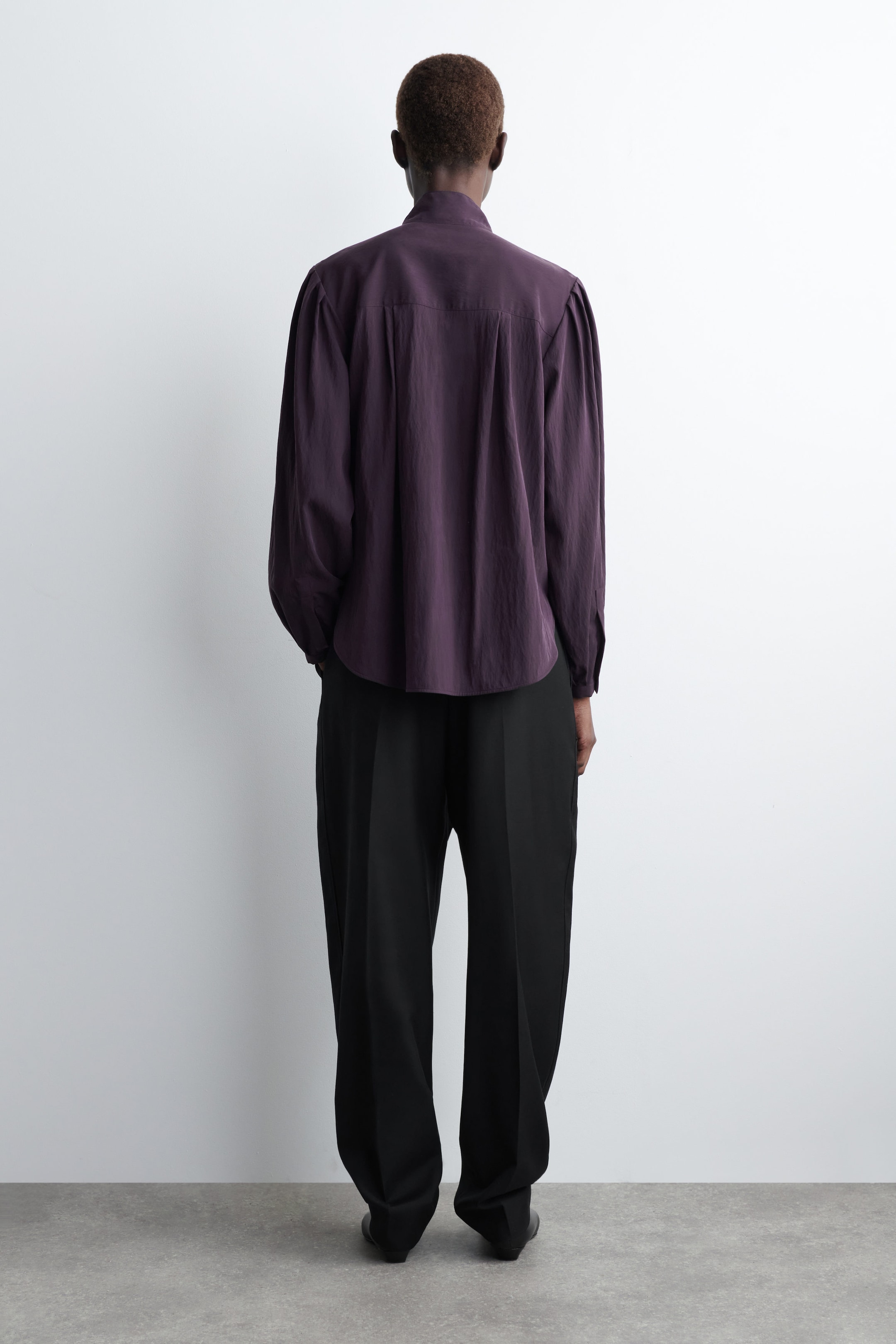 BLOUSE FLUIDE À ENCOLURE FOULARD