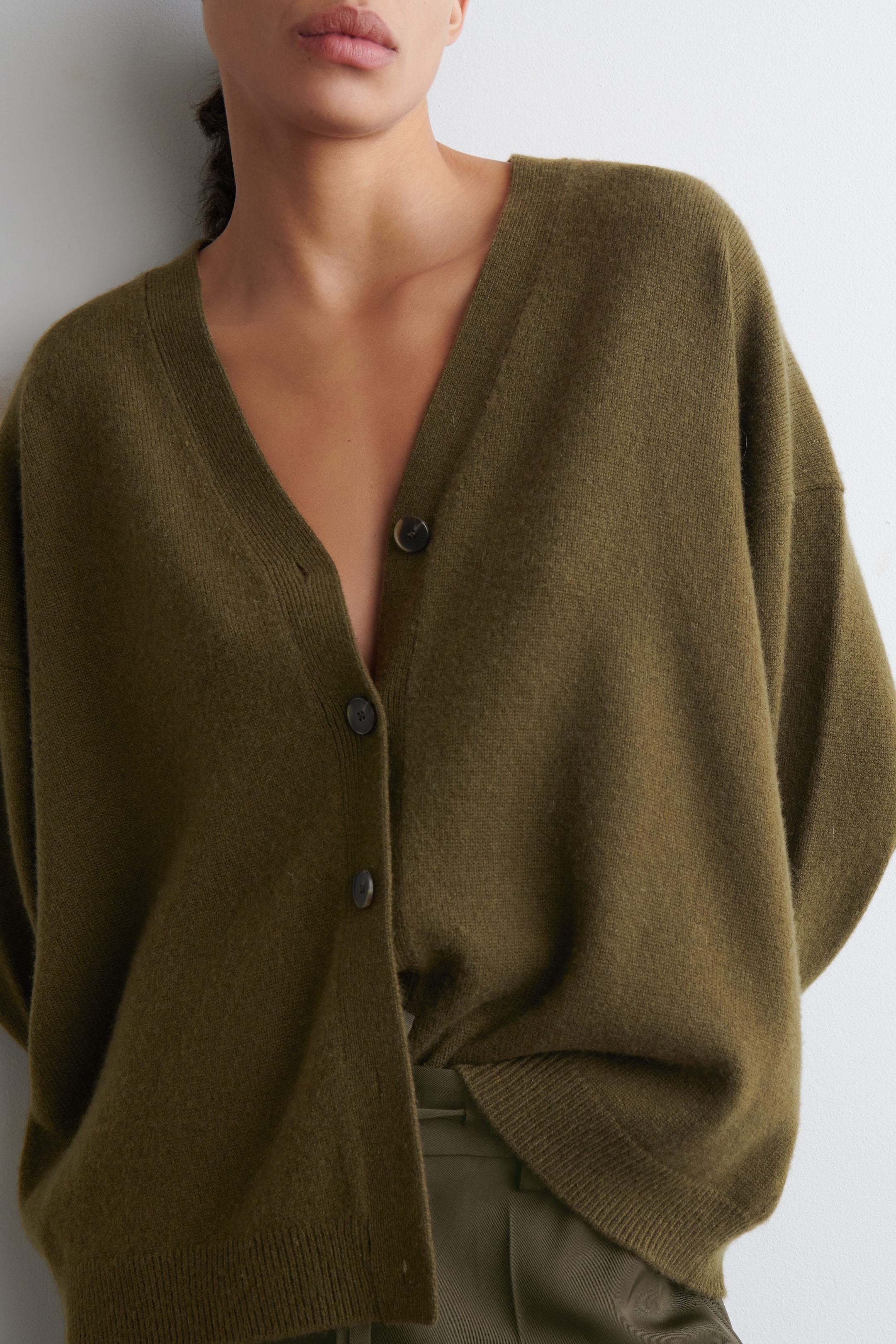 CASHMERE V-NECK CARDIGAN