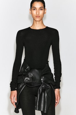 SEAMLESS MERINO WOOL LONG-SLEEVED TOP — BLACK 4