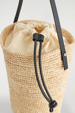 MINI BUCKET BAG - STRAW — BEIGE / BLACK 1