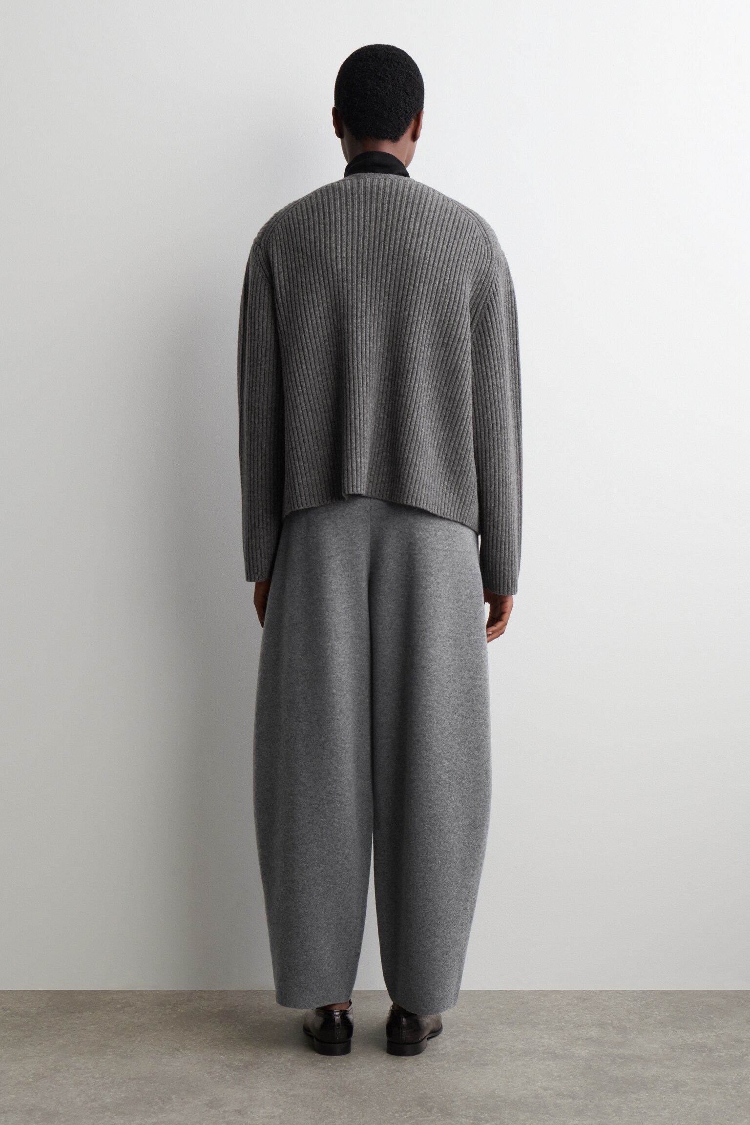 PANTALONES DE LANA MERINO BARREL FIT - GRIS JASPEADO - 6