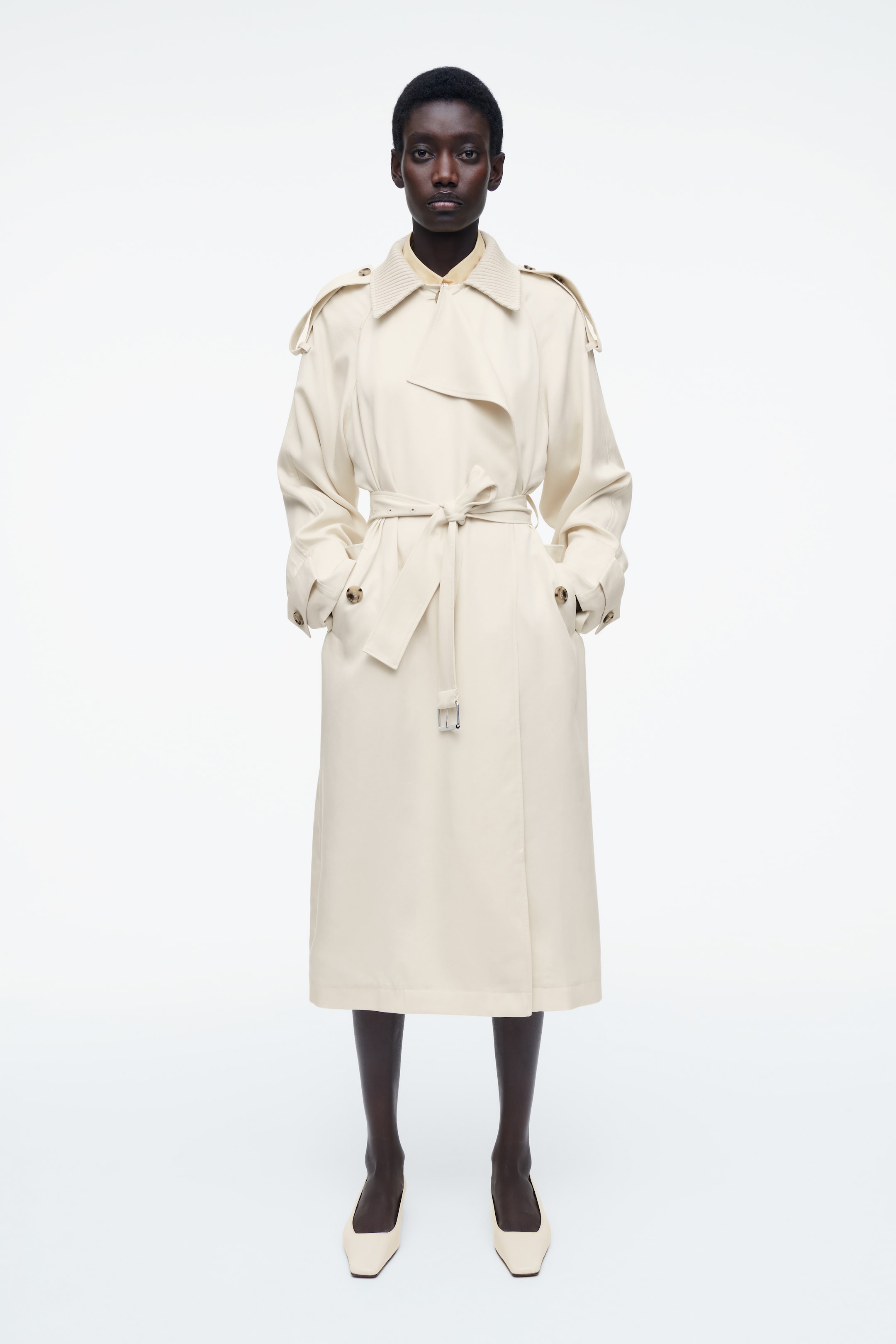 Grotere afbeelding bekijken: GEBREIDE KRAAG TRENCHCOAT - LICHTBEIGE - DAMES | H&M BE 1
