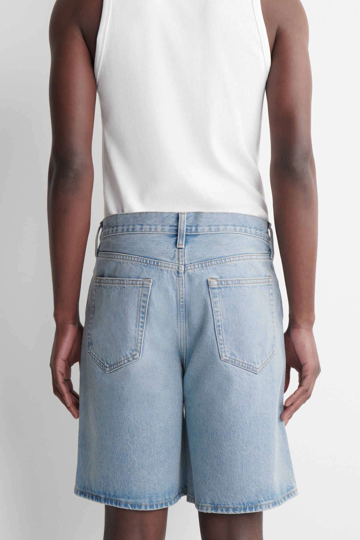 KNEE-LENGTH DENIM SHORTS — LIGHT BLUE