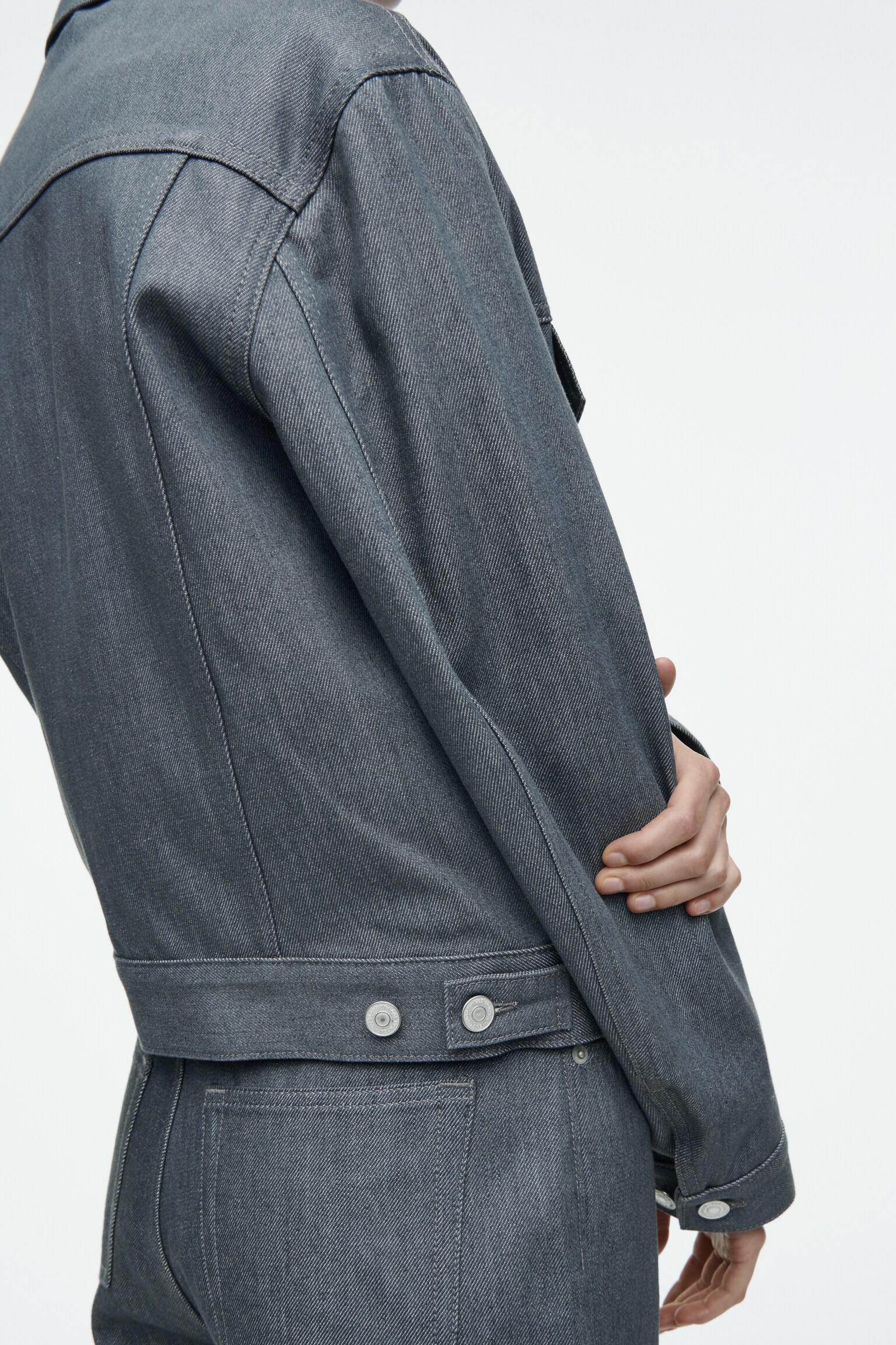 CHAQUETA VAQUERA OVERSIZE EN DENIM CRUDO - GRIS CRUDO - 5