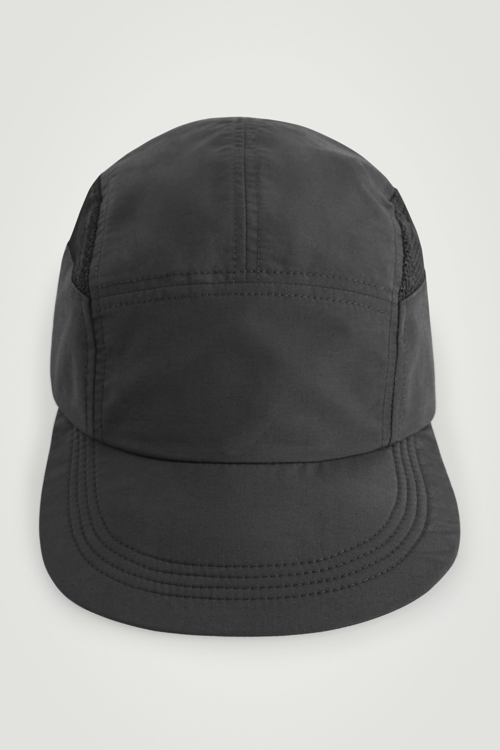 MESH-PANELED NYLON CAP - BLACK | COS