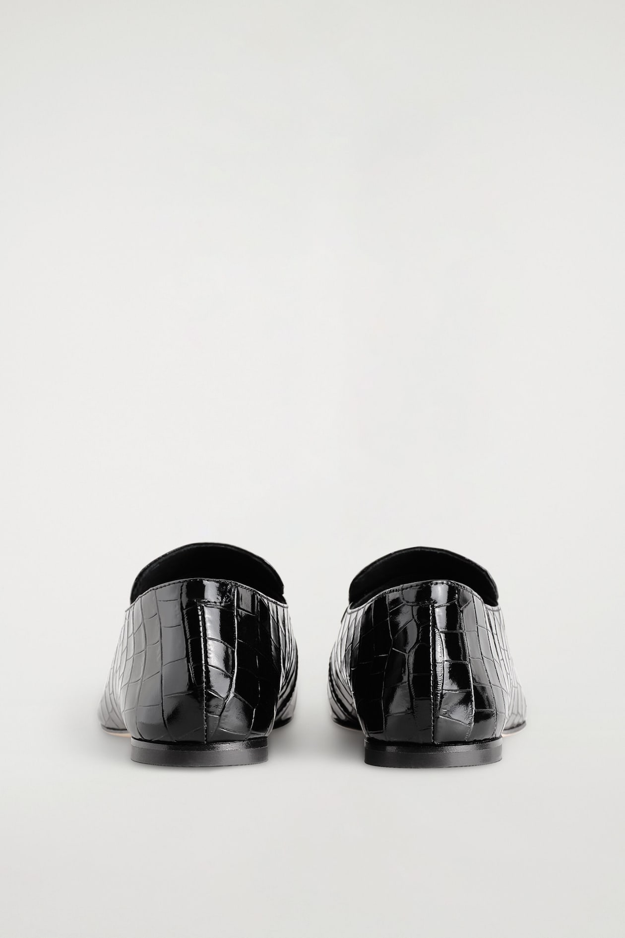 CROC-EFFECT LEATHER LOAFERS — BLACK / CROC EFFECT
