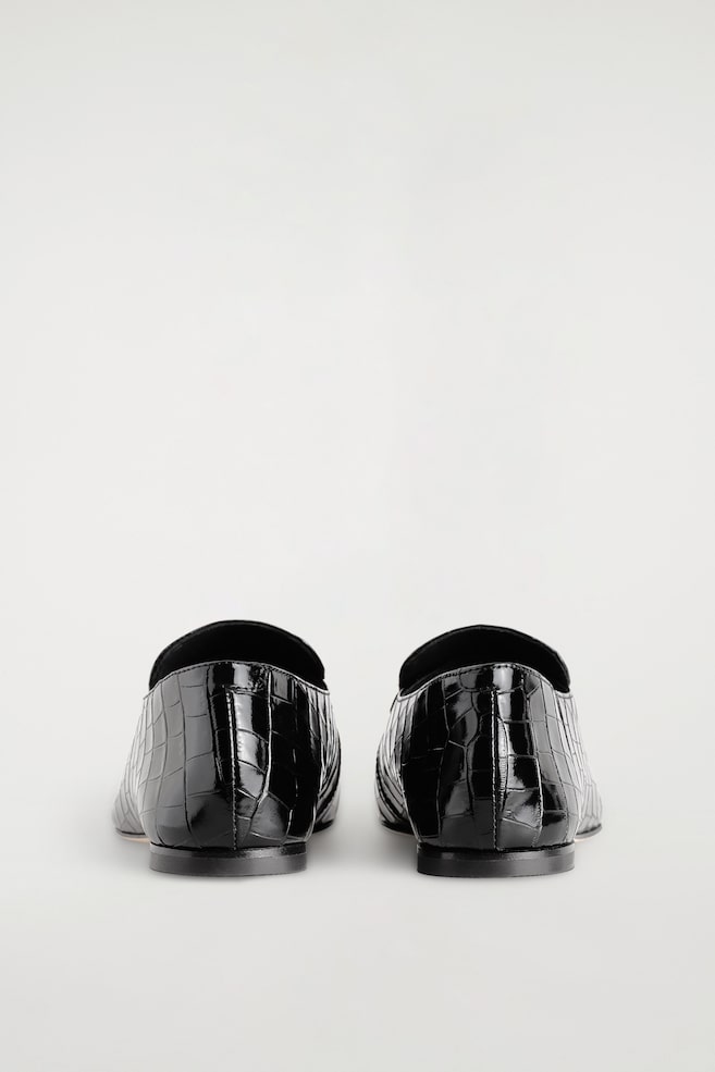CROC-EFFECT LEATHER LOAFERS — BLACK / CROC EFFECT