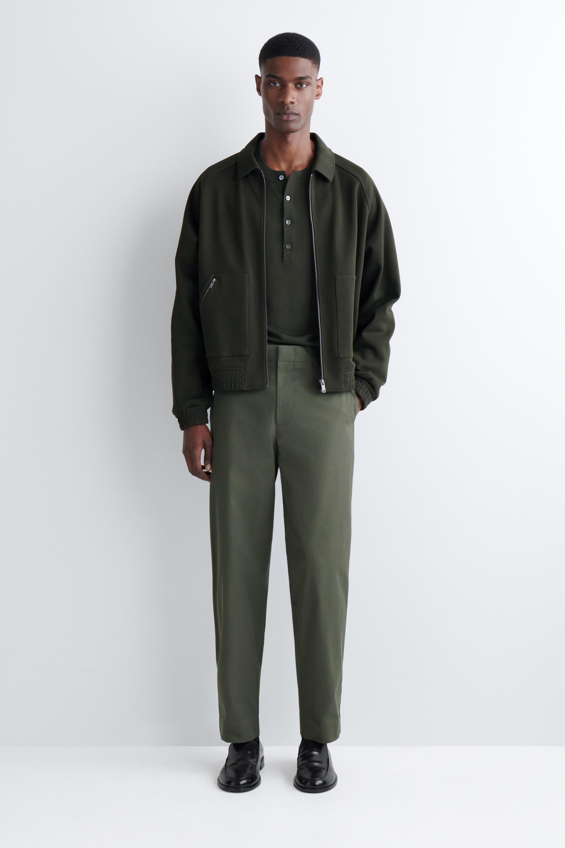Grösseres Bild ansehen: SCHMAL ZULAUFENDE CHINOHOSE AUS BAUMWOLLE - KHAKI - HERREN | H&M CH 1