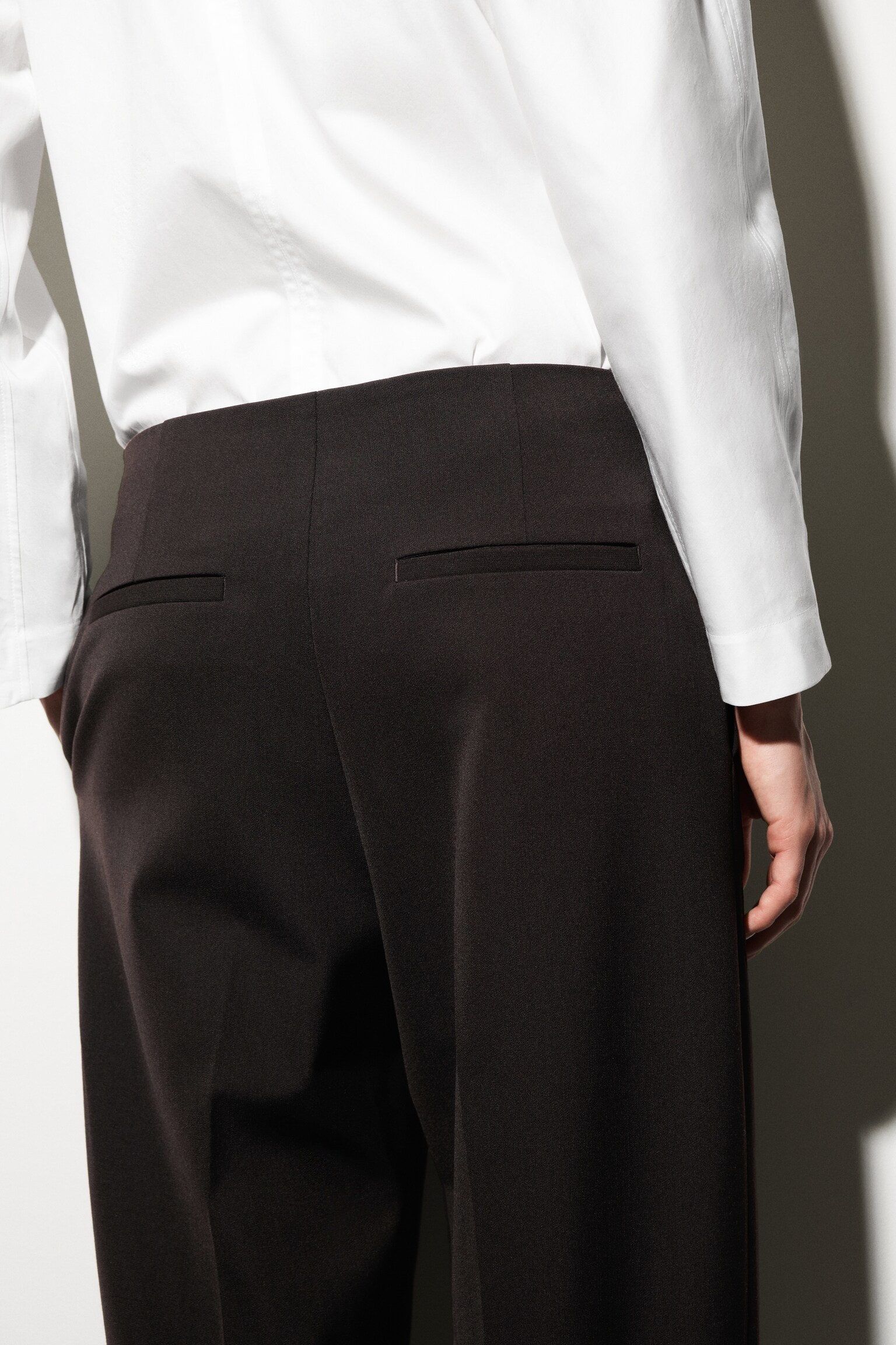 WOOL-BLEND BARREL-LEG TROUSERS - DARK BROWN - 6