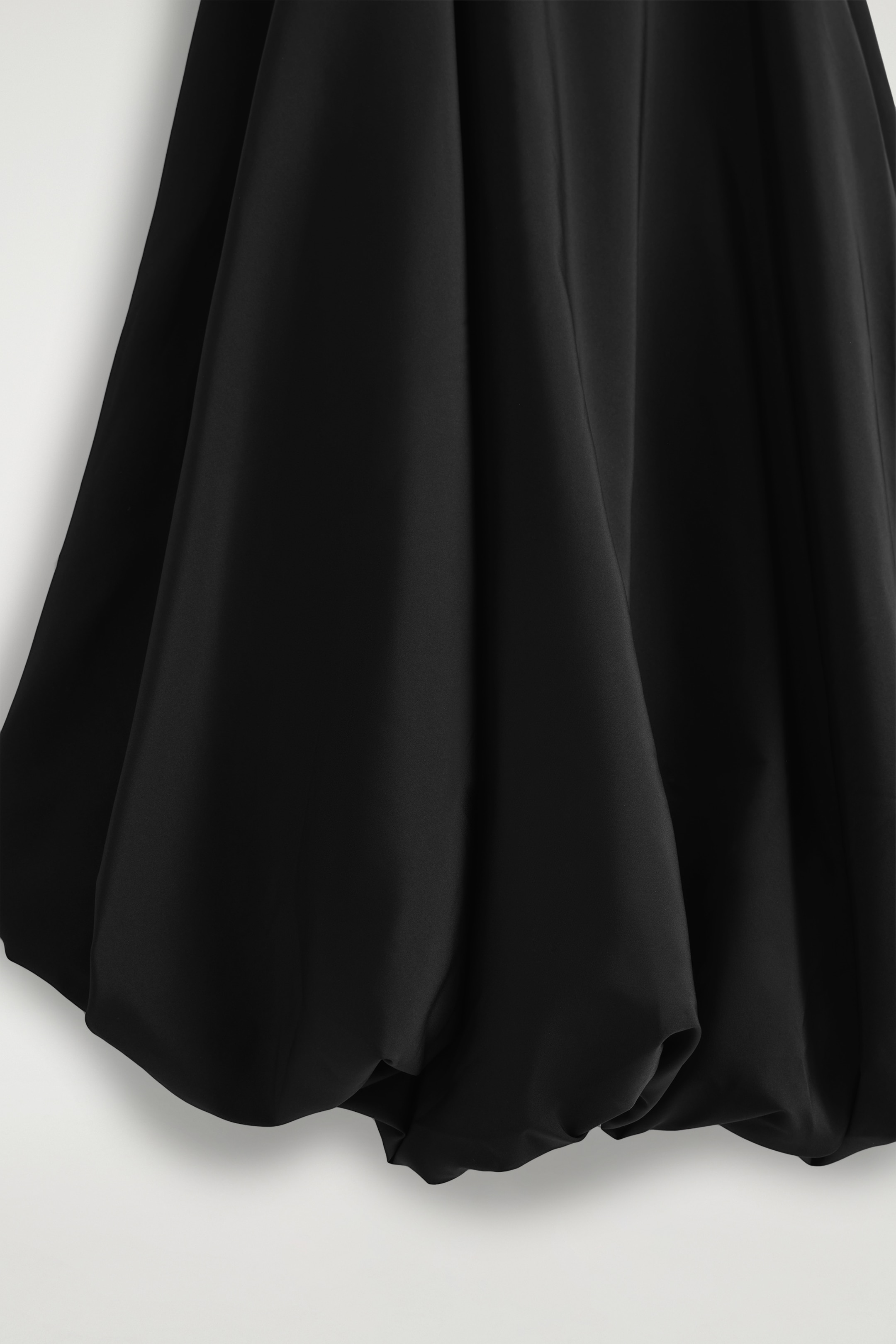 Zobrazit větší obrázek: MIDI ŠATY S BUBBLE LEMEM - ČERNÁ - ŽENY | H&M CZ 6