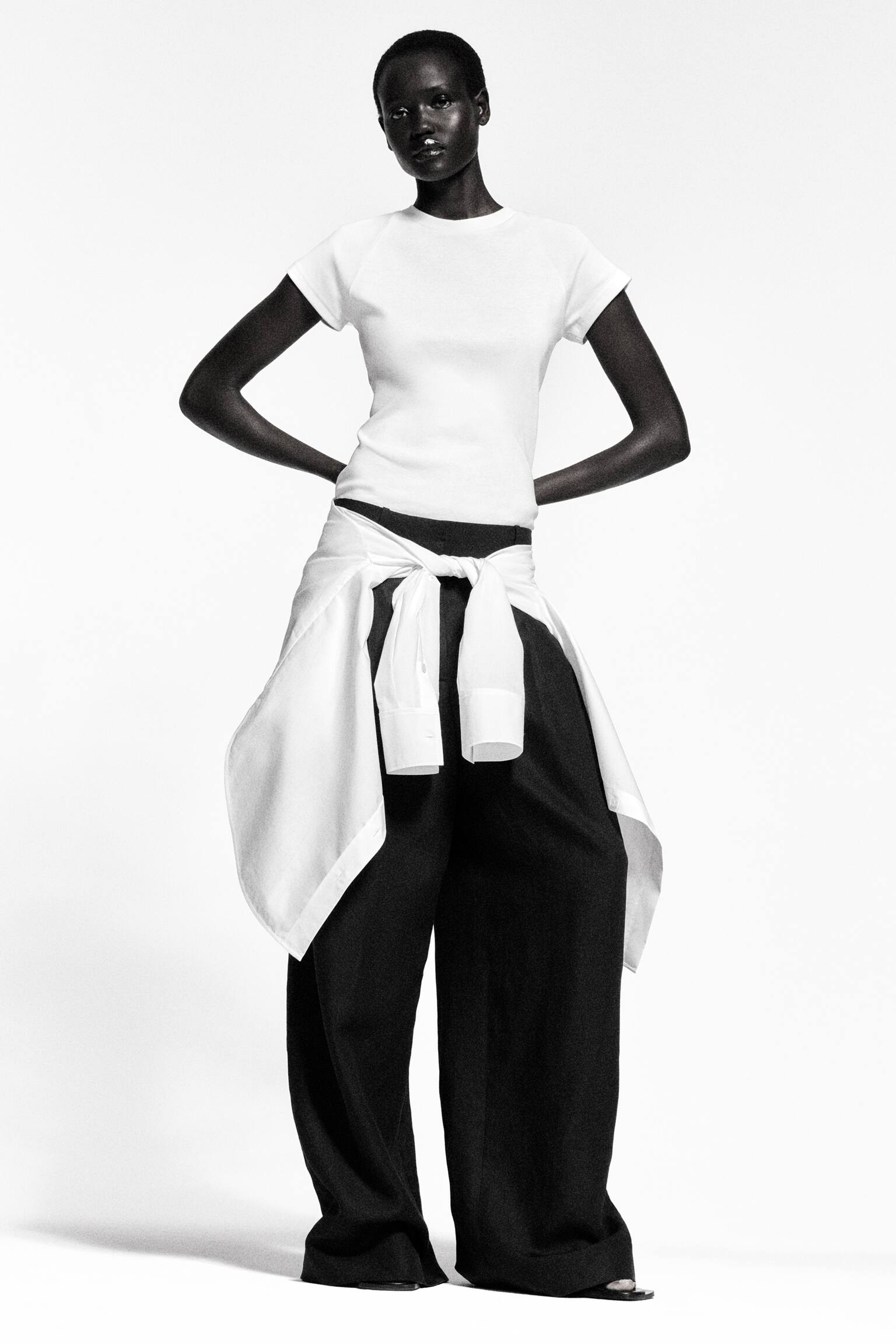 חולצת טי-שירט צמודה מבד כותנה - לבן - 8