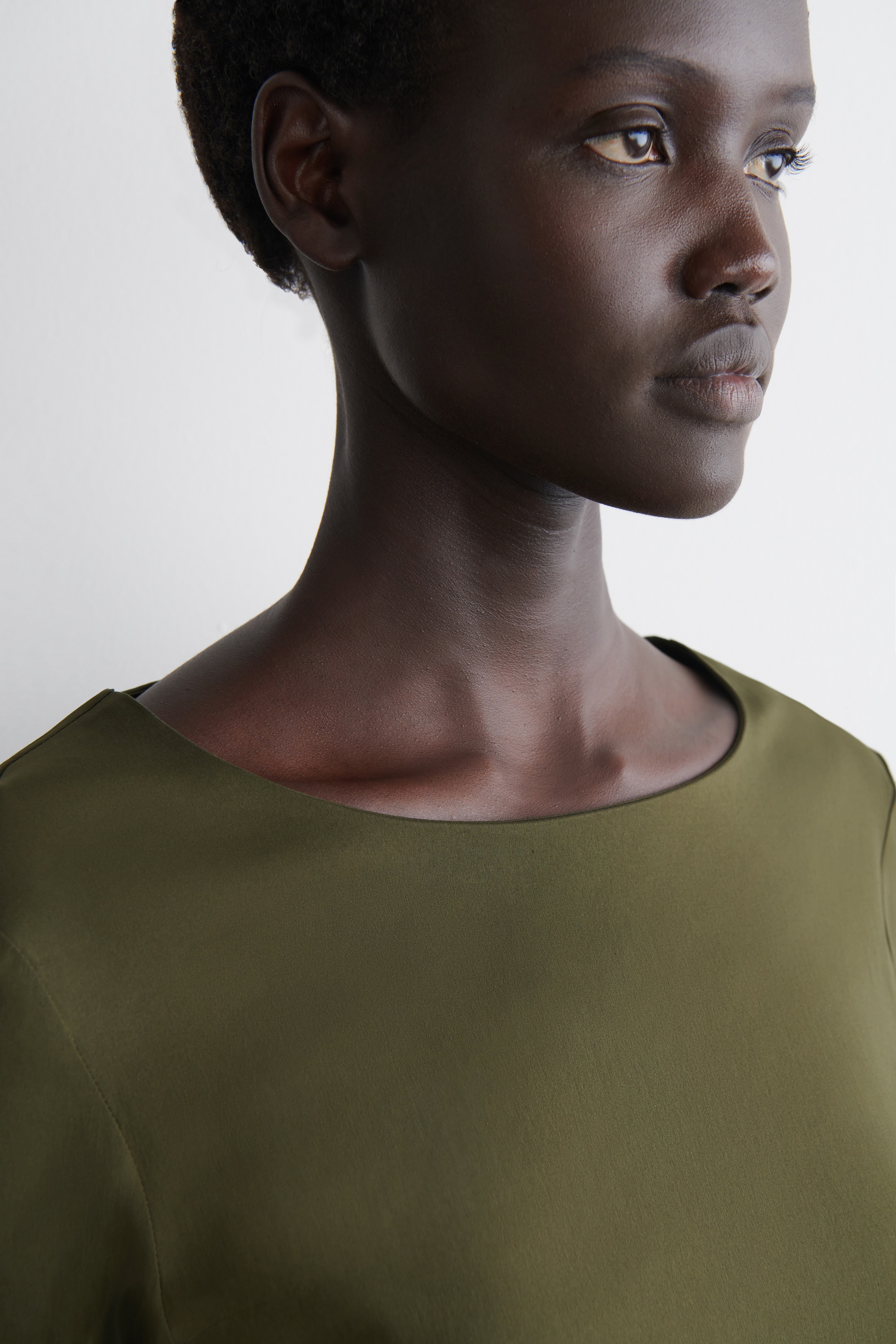 Grösseres Bild ansehen: LANGARMSHIRT AUS BAUMWOLLE - KHAKI - DAMEN | H&M CH 3