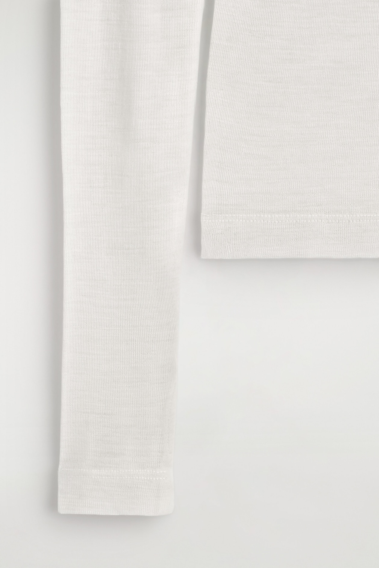 SLIM MERINO WOOL TOP — CREAM