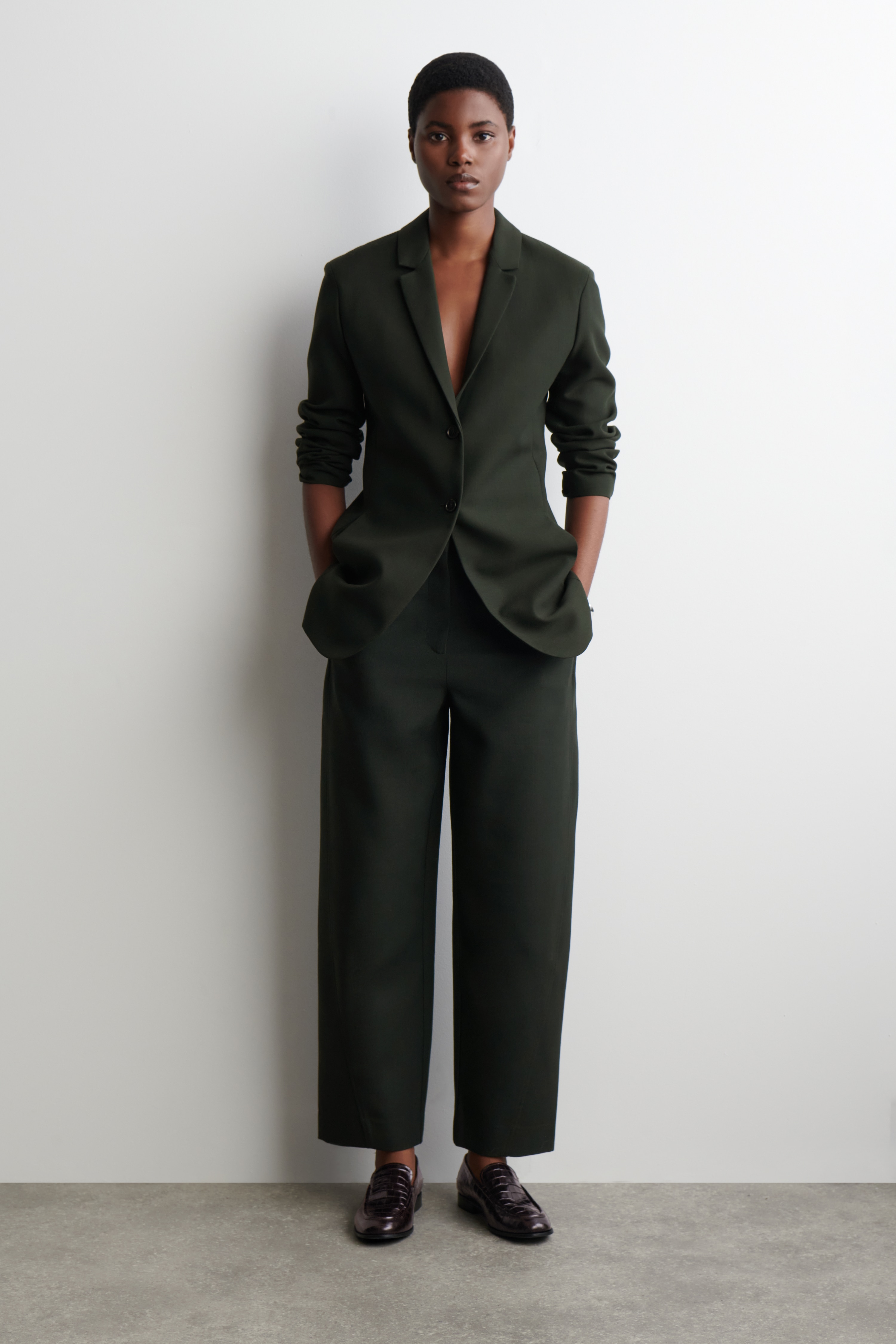 Cropped wollen broek met barrel-leg - DONKER GROEN/MOL