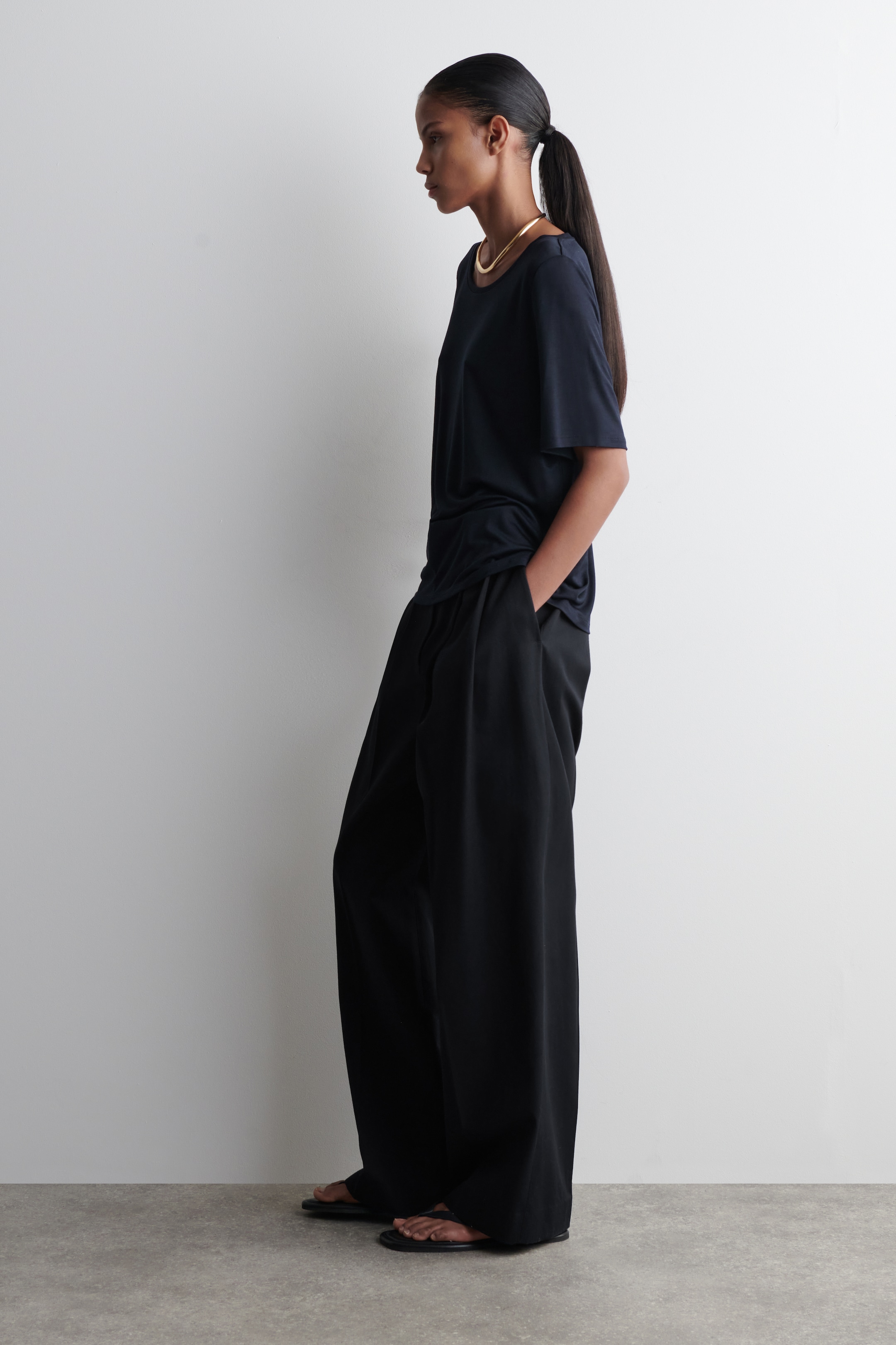 Grösseres Bild ansehen: LOCKERES T-SHIRT MIT TIEFEM AUSSCHNITT - NAVYBLAU - DAMEN | H&M CH 5