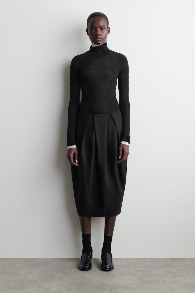 PLEATED WOOL MIDI TULIP SKIRT — BLACK