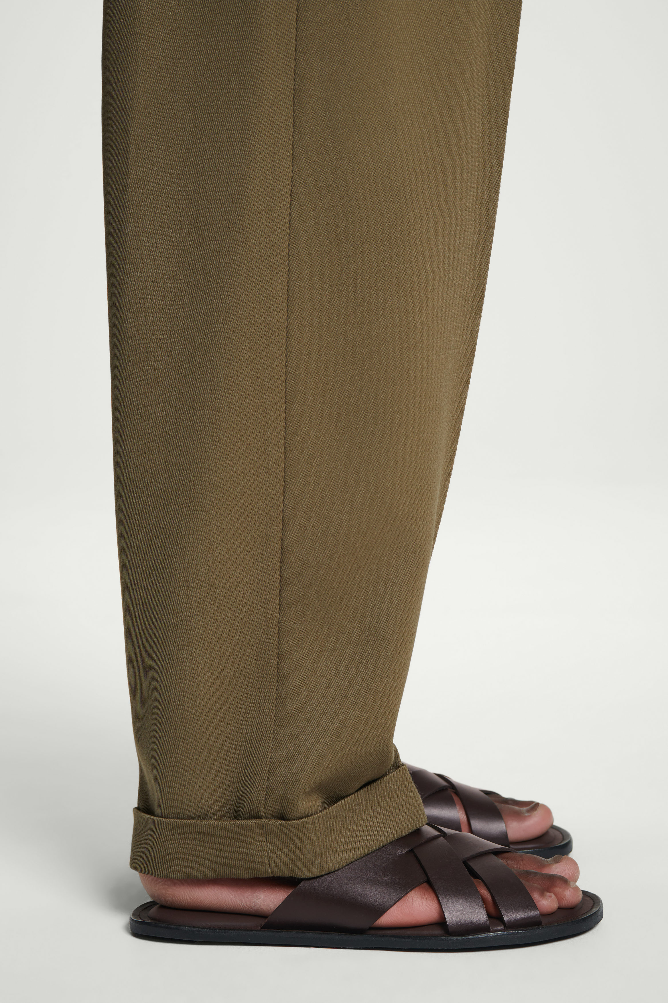 COS ウーブンレザーサンダル　ダークブラウン WOVEN LEATHER SANDALS - DARK BROWN | COS US